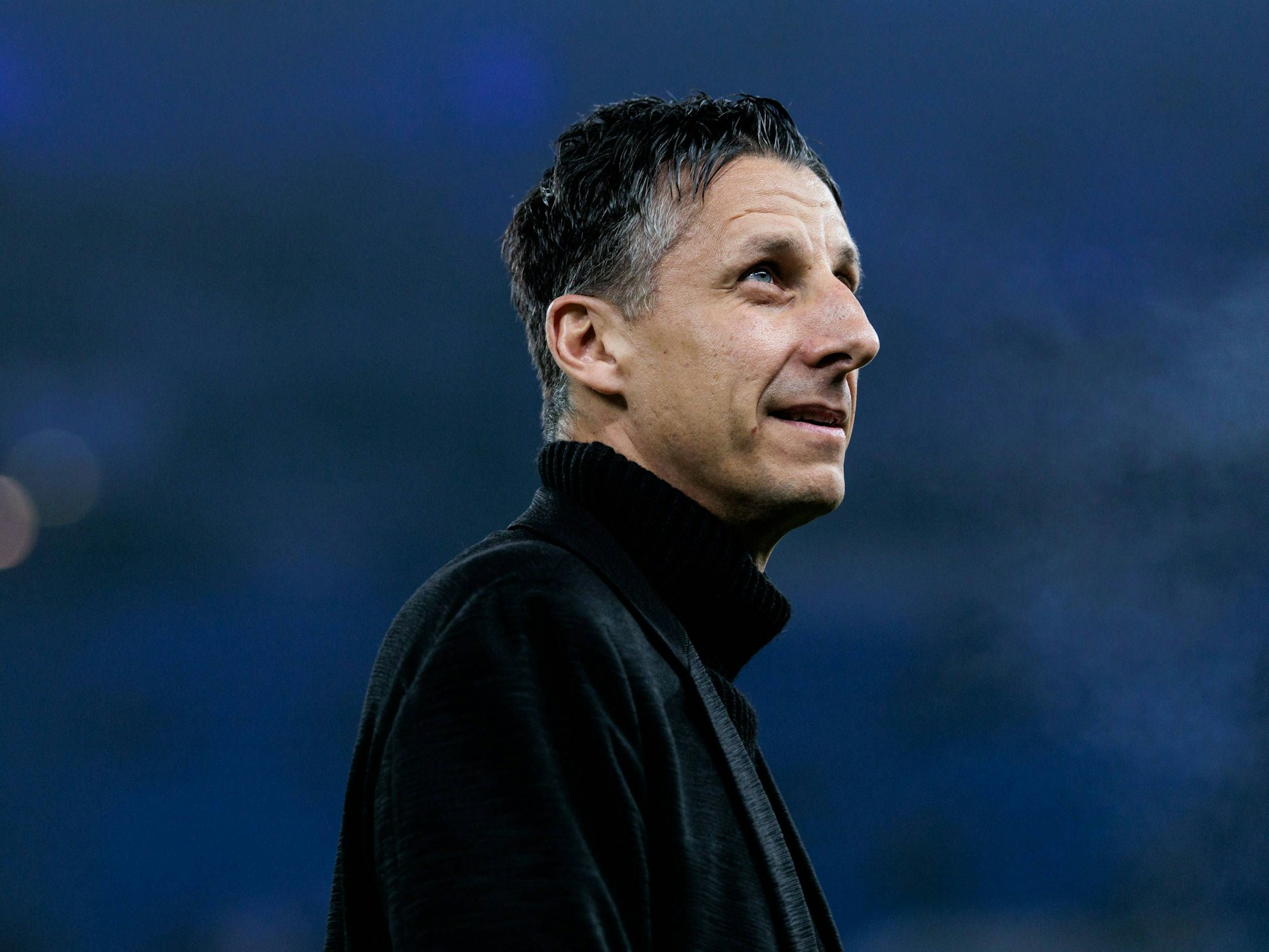 Christian Keller, Geschäftsführer des 1. FC Köln während der Platzbegehung beim Hamburger SV.