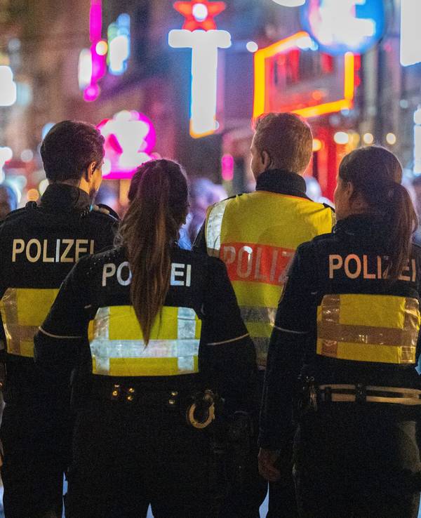 Polizeieinsatz auf dem Hohenzollernring in Köln.