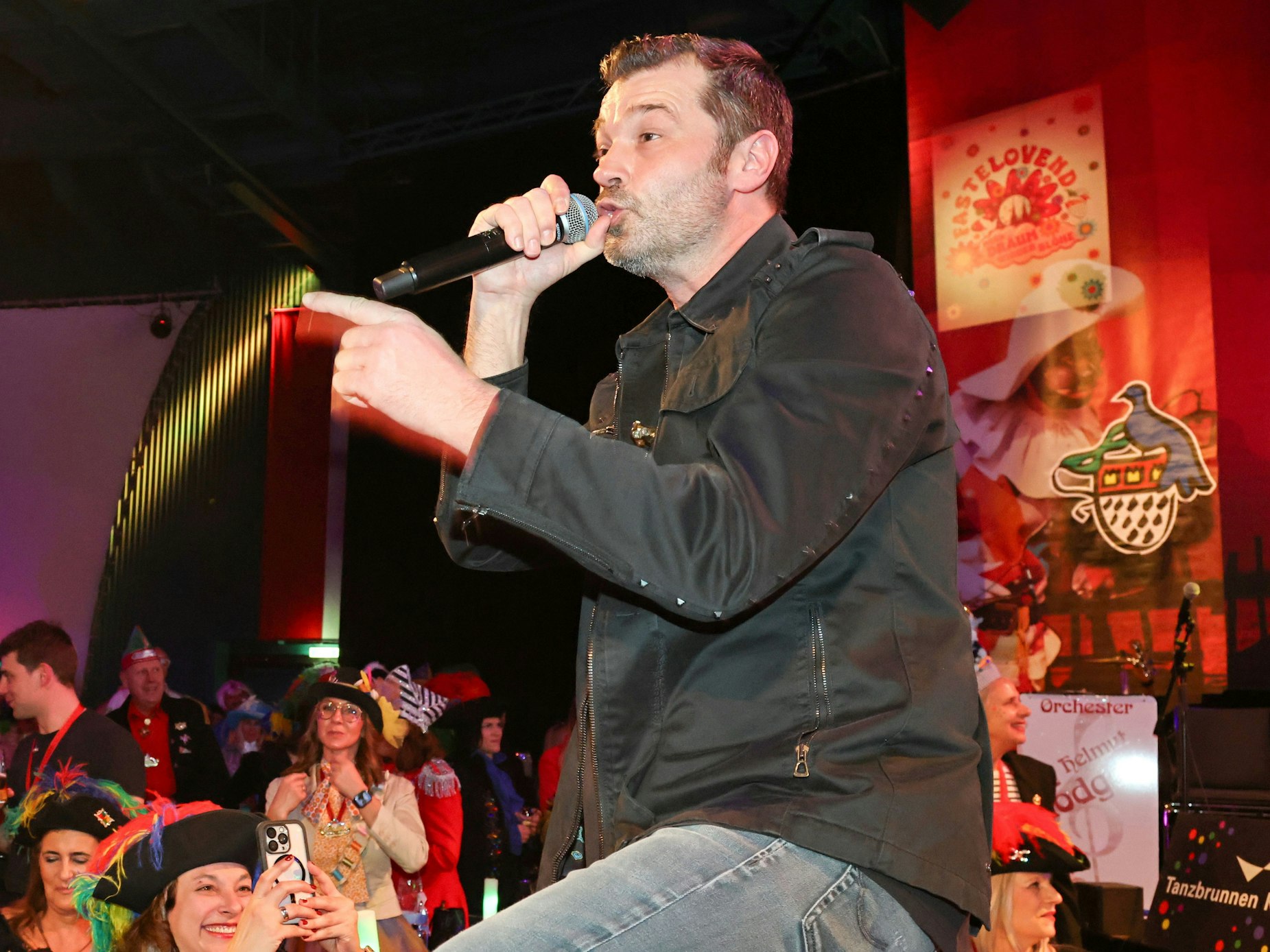 Achim Petry beim Auftritt auf der Bühne.