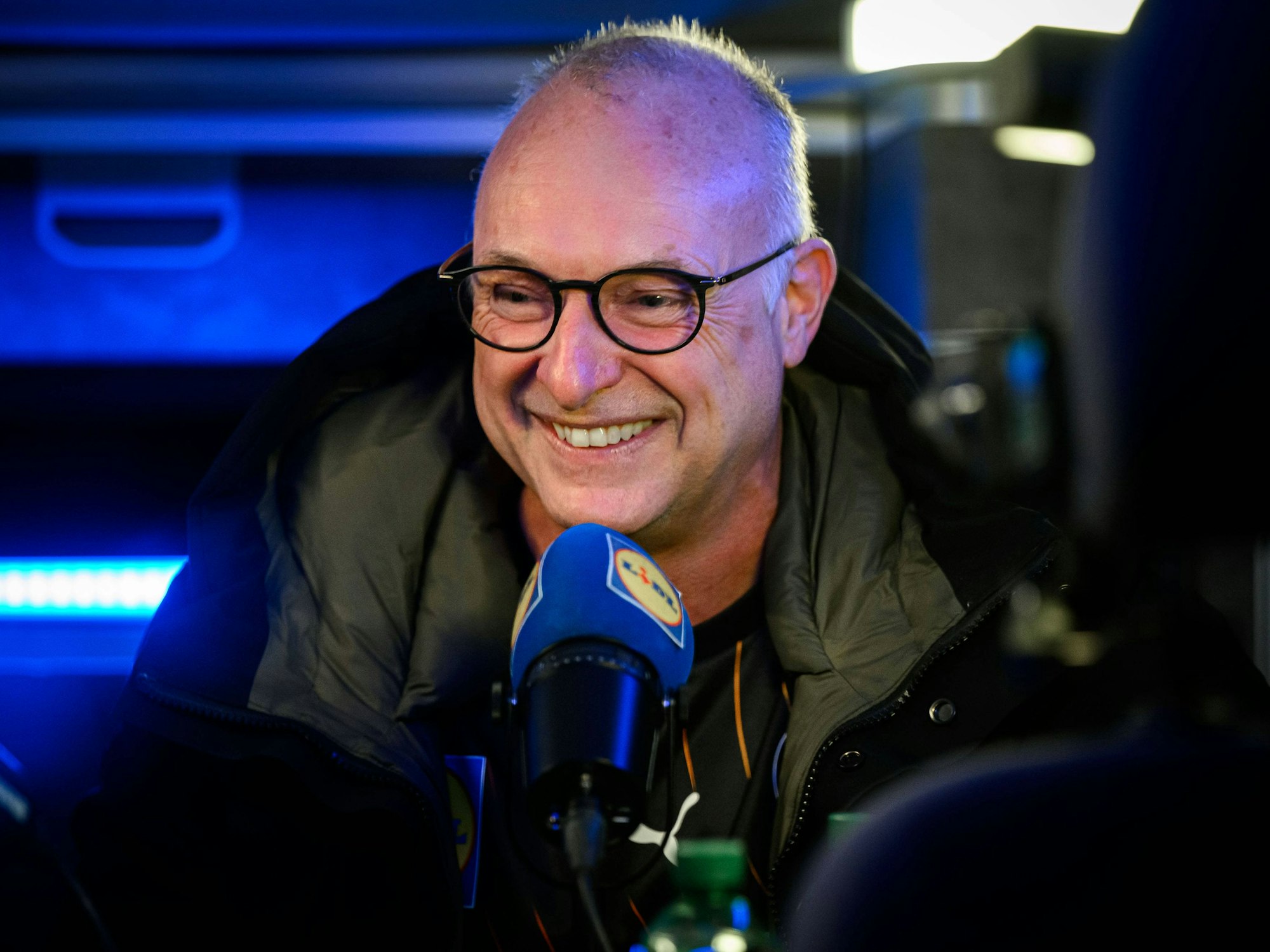 Frank Buschmann bei der Aufzeichnung eines Podcasts der Handball-EM 2024 in Deutschland.