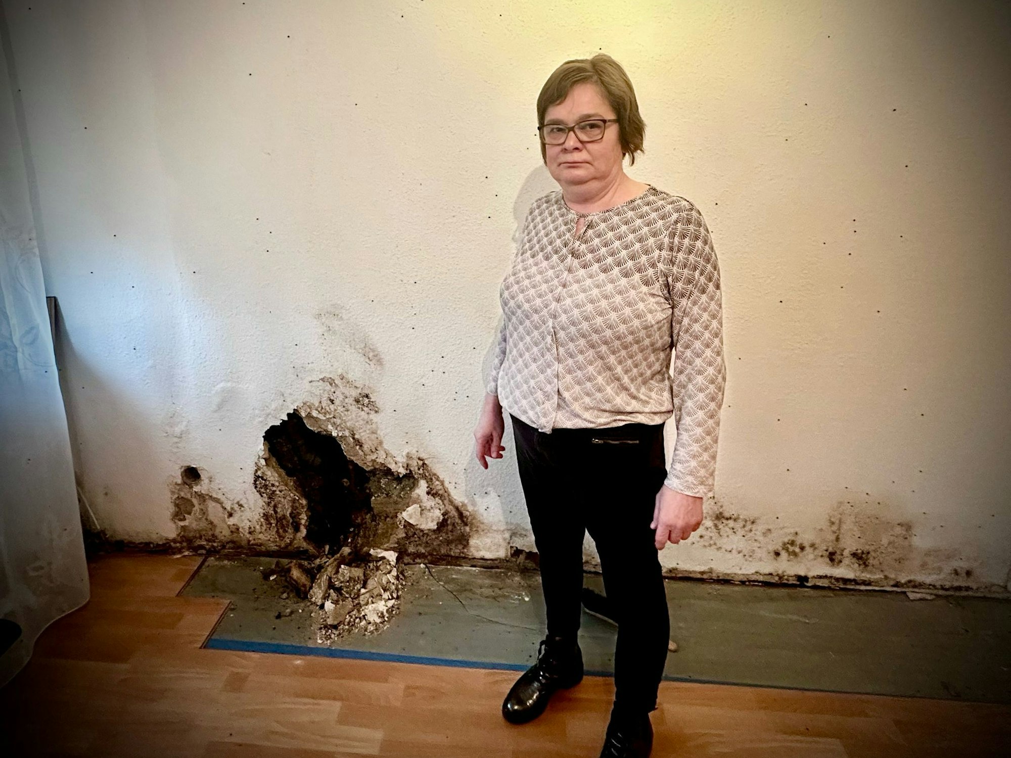 So sieht es aktuell in Beata Daszkowskis Schlafzimmer aus: Ein riesiges Loch klafft in der Wand zur Küche.