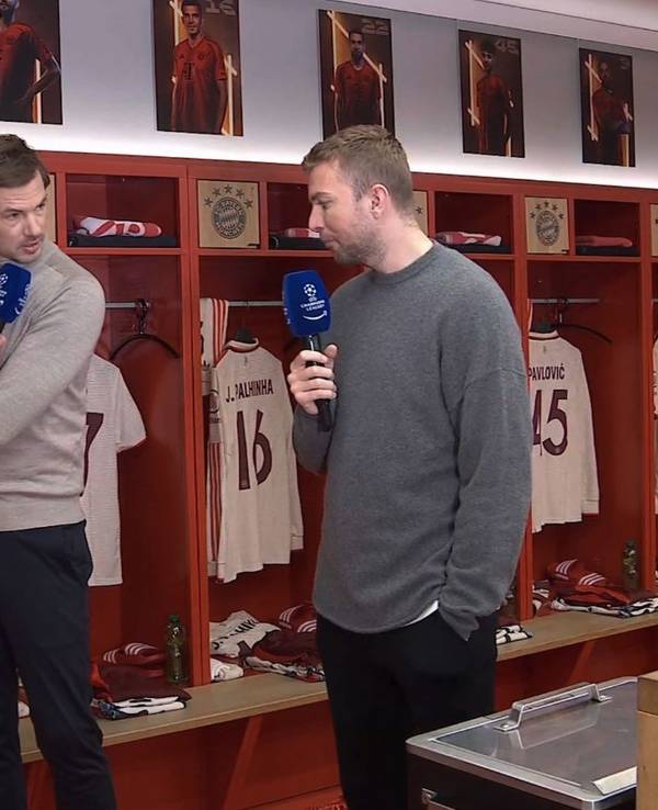Prime-Moderator Alex Schlüter (l.) und Experte Christoph Kramer durften vor dem Champions-League-Spiel zwischen Bayern München und Celtic Glasgow in die Kabine.