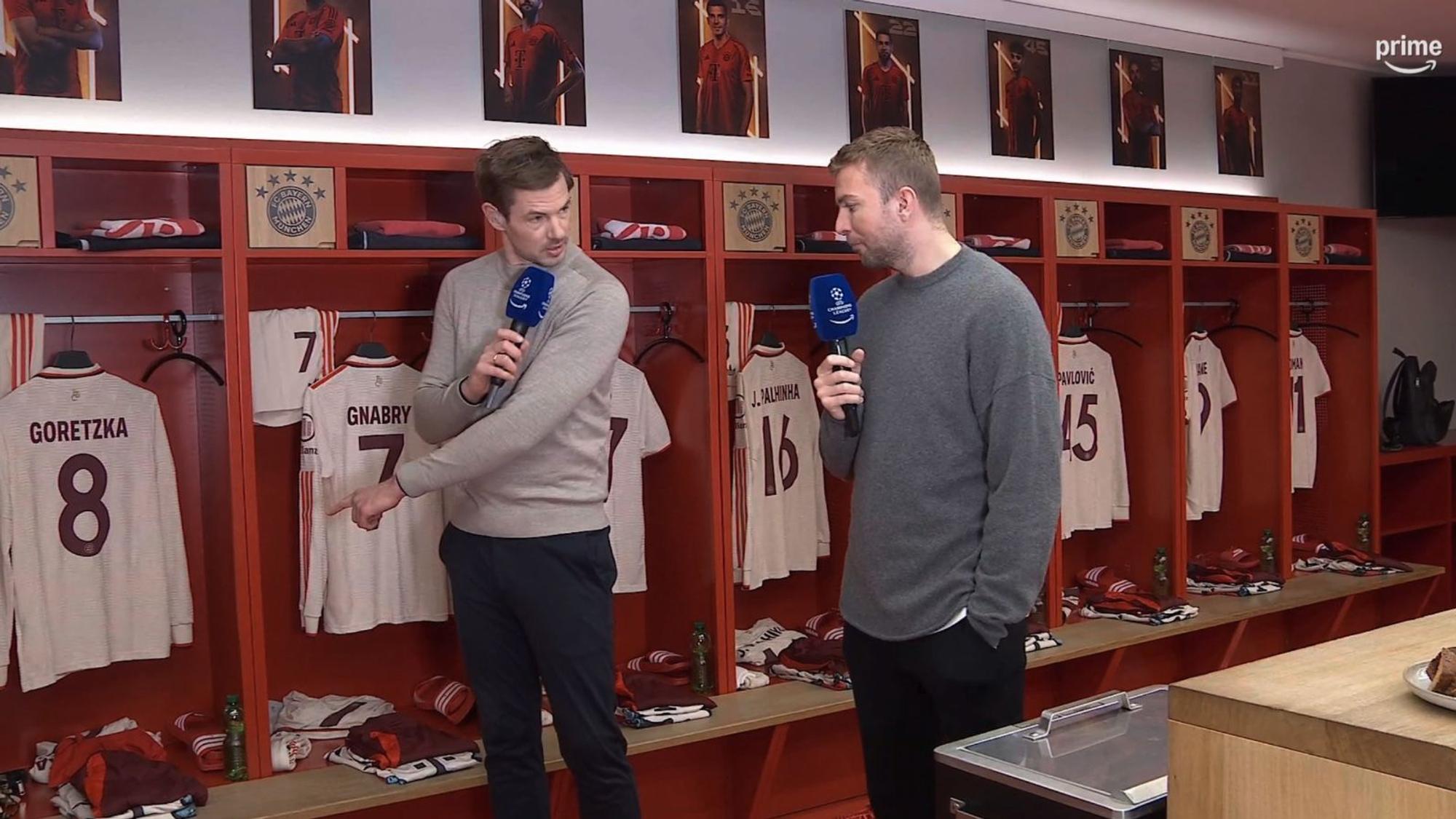 Prime-Moderator Alex Schlüter (l.) und Experte Christoph Kramer durften vor dem Champions-League-Spiel zwischen Bayern München und Celtic Glasgow in die Kabine.