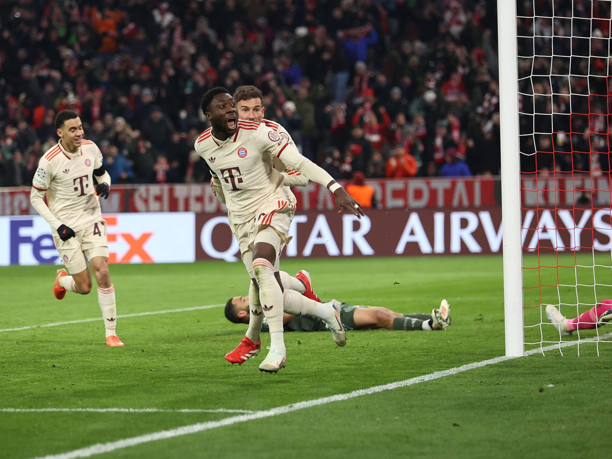 Linksverteidiger Alphonso Davies bejubelt seinen Treffer zum 1:1-Ausgleich in der 94. Minute im Spiel gegen Celtic Glasgow (18. Februar 2025).