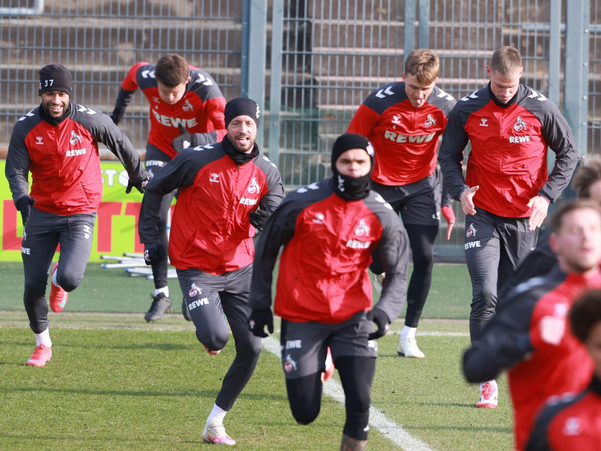 Mark Uth beim Aufwärmprogramm im Training des 1. FC Köln.