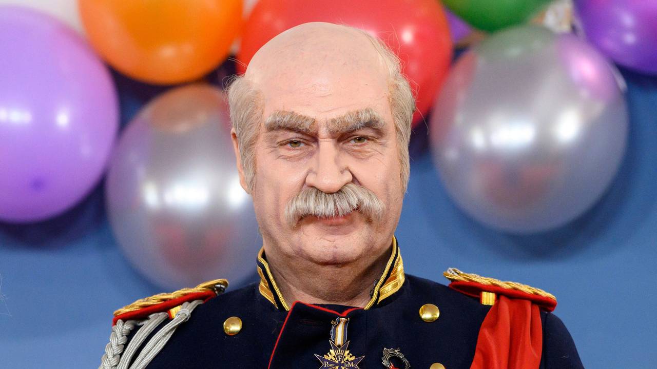 Zu sehen ist Bayerns Ministerpräsident Markus Söder am 02.02.2024 verkleidet als Reichskanzler Otto von Bismarck bei der TV-Sendung „Fastnacht in Franken“ in Veitshöchheim, Deutschland.