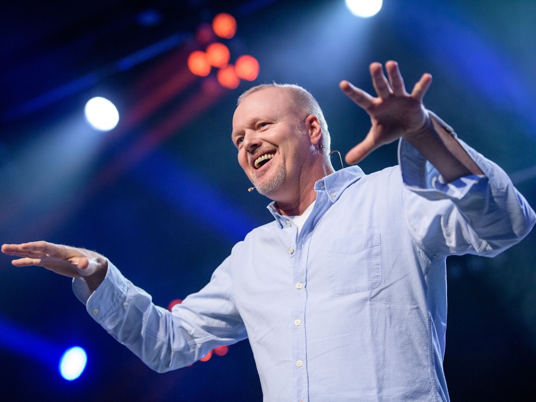 Zu sehen ist Entertainer Stefan Raab bei der Eröffnung vom Unternehmensgründer- und Investorentreffen „Bits & Pretzels“.