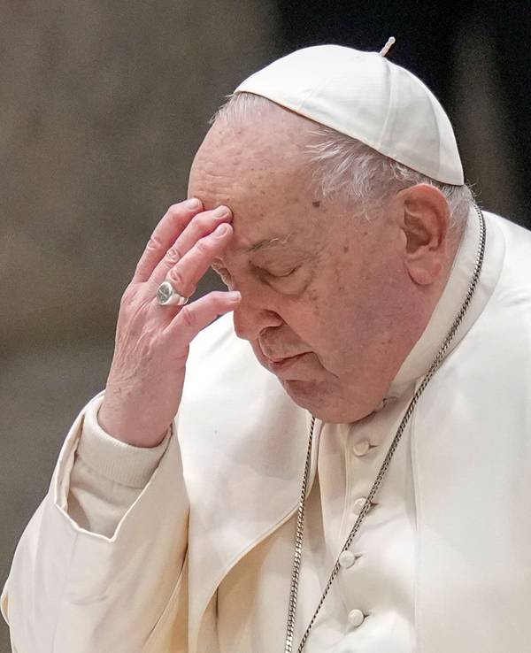 Papst Franziskus bei einer Audienz Anfang Februar 2025. Aktuell liegt der 88 Jahre alte Pontifex mit einer Lungenentzündung im Krankenhaus.