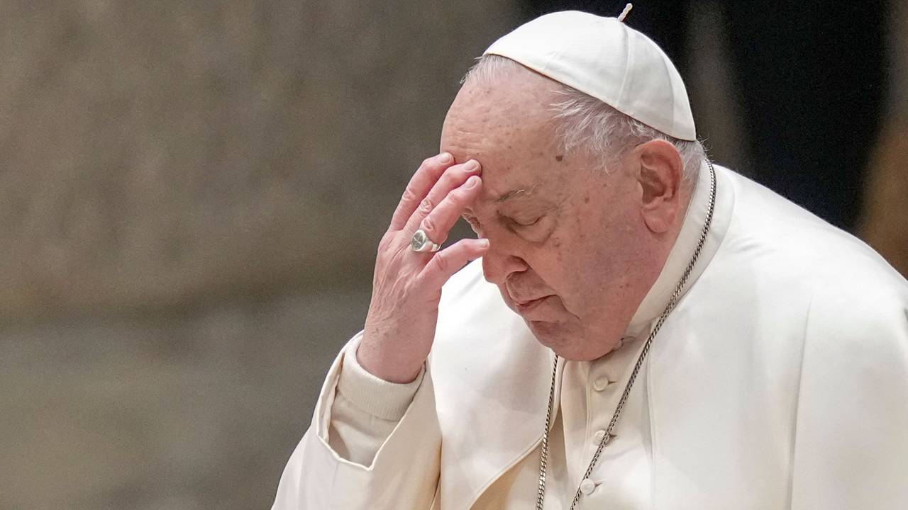 Papst Franziskus bei einer Audienz Anfang Februar 2025. Aktuell liegt der 88 Jahre alte Pontifex mit einer Lungenentzündung im Krankenhaus.