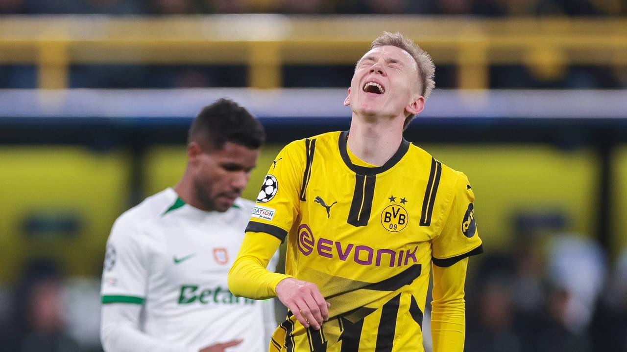 BVB-Profi Maximilian Beier ärgerte sich während der Partie am Mittwochabend (19. Februar 2025) gegen Sporting Lissabon über eine vergebene Chance.