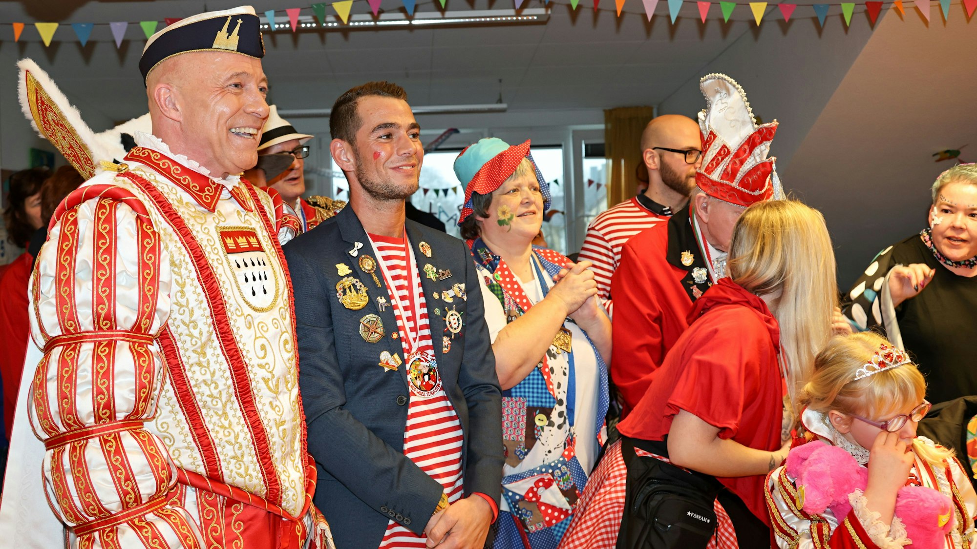 Prinz René mit seinem Mann Kevin in der Behindertenwohneinrichtung.