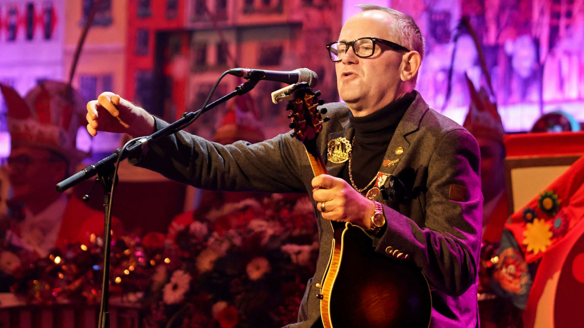 JP Weber beim Auftritt auf der Bühne.