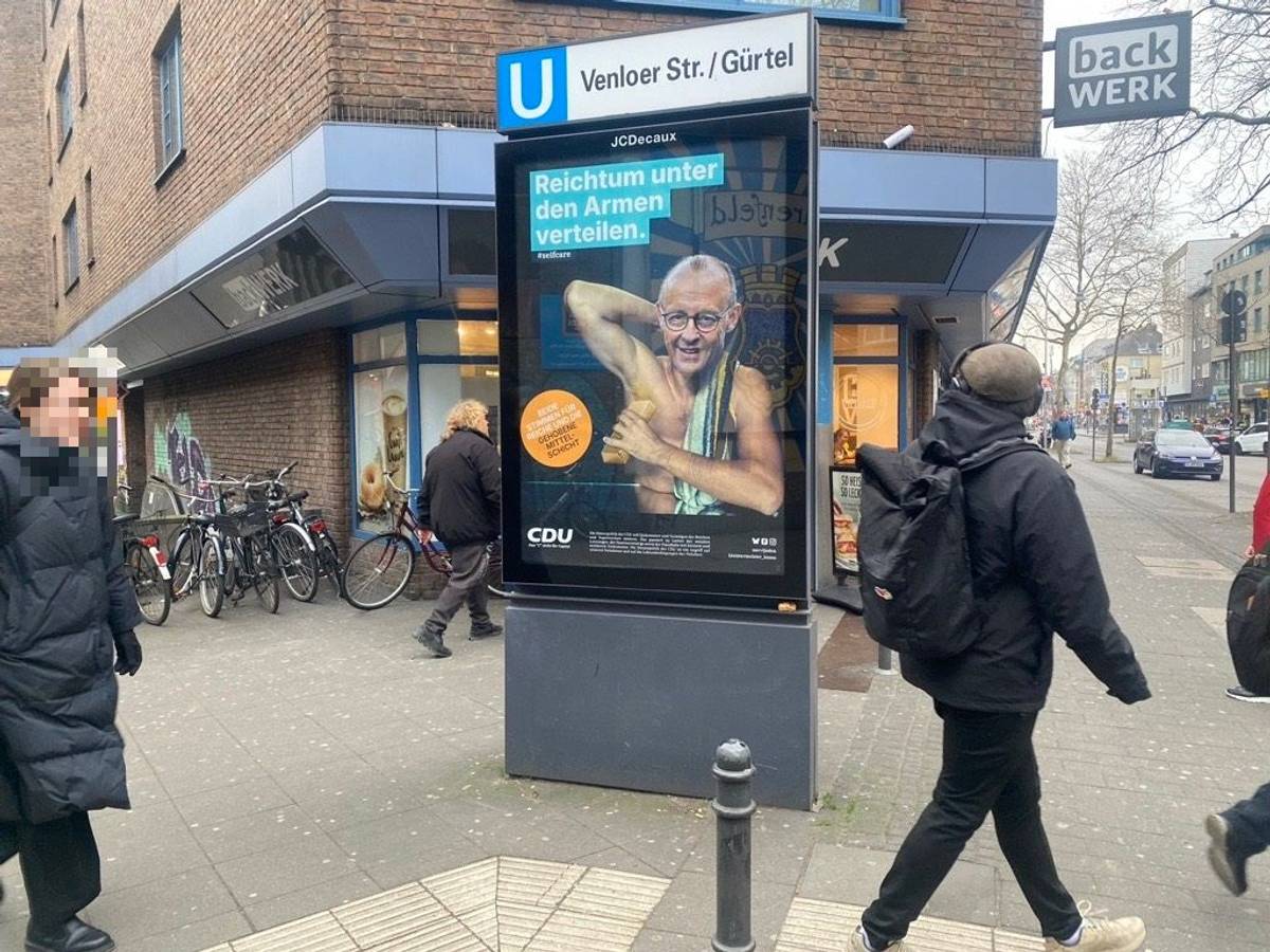 Das falsche Merz-Plakat an der Venloer Straße in Köln.