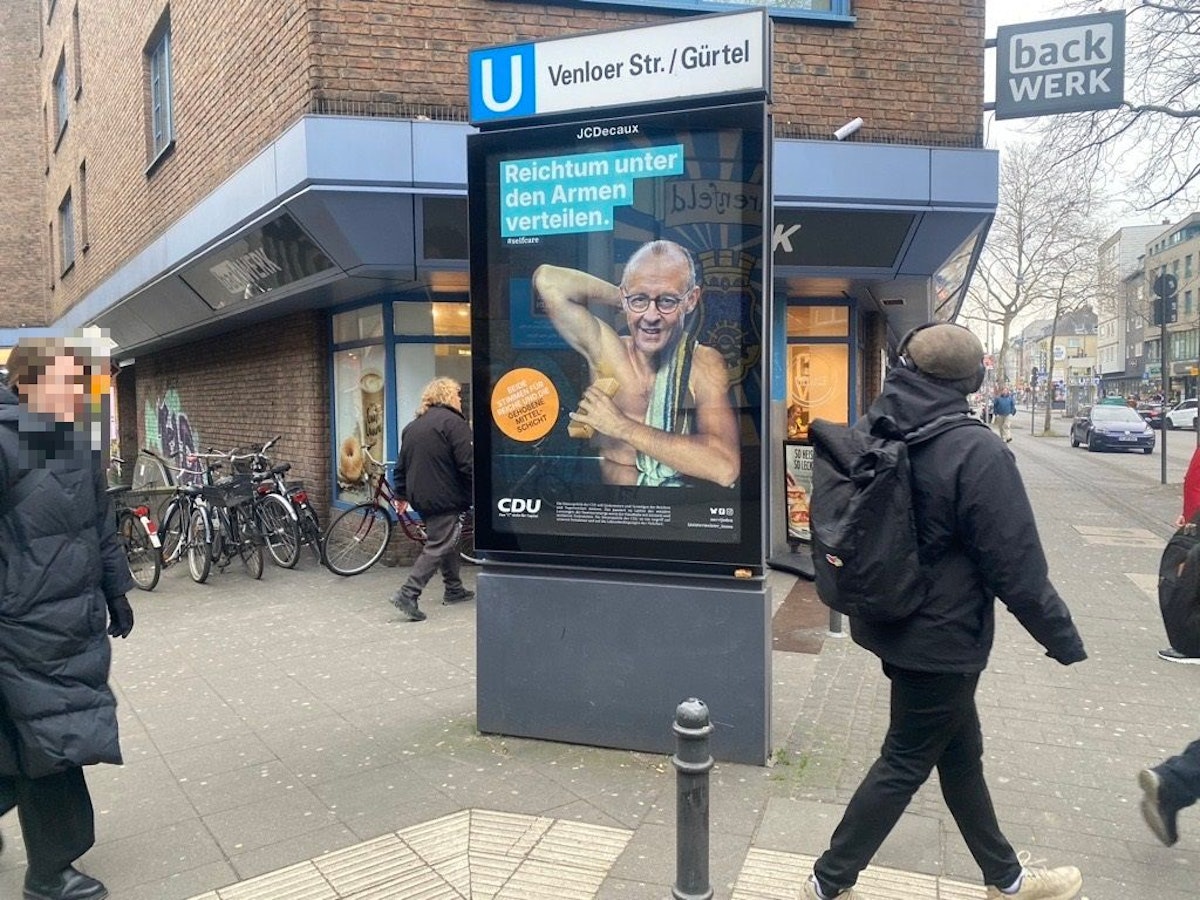 Das falsche Merz-Plakat an der Venloer Straße in Köln.