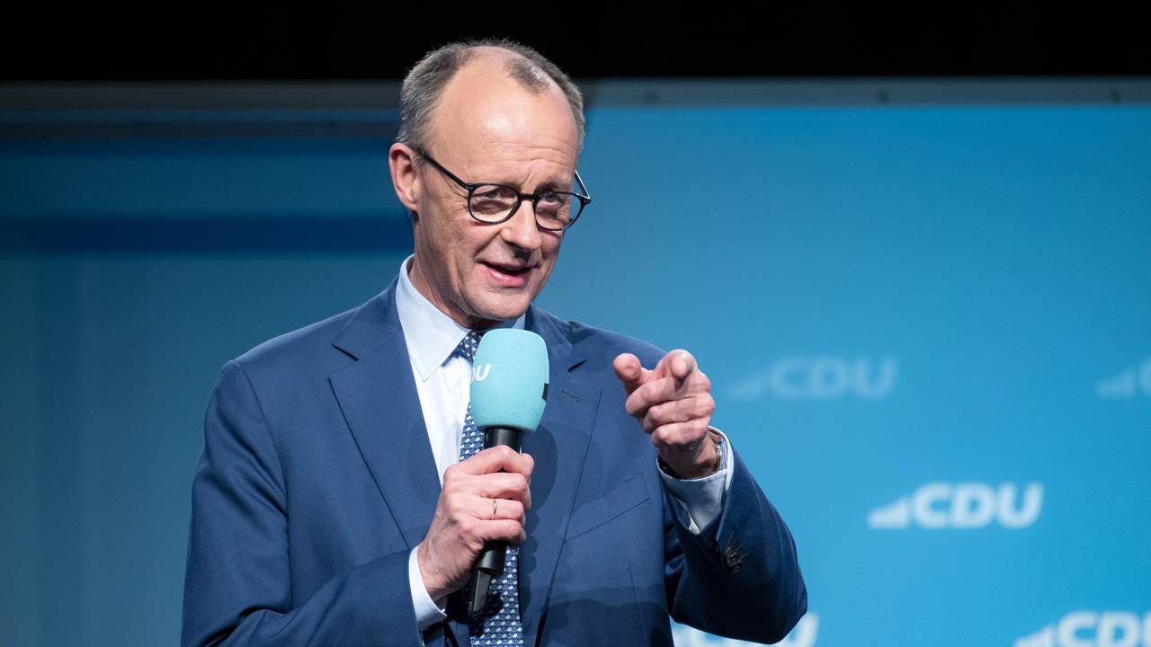 Friedrich Merz, CDU-Bundesvorsitzender und Unions-Kanzlerkandidat, spricht am 19. Februar 2025 bei einer Wahlkampfveranstaltung der CDU in Vechta.
