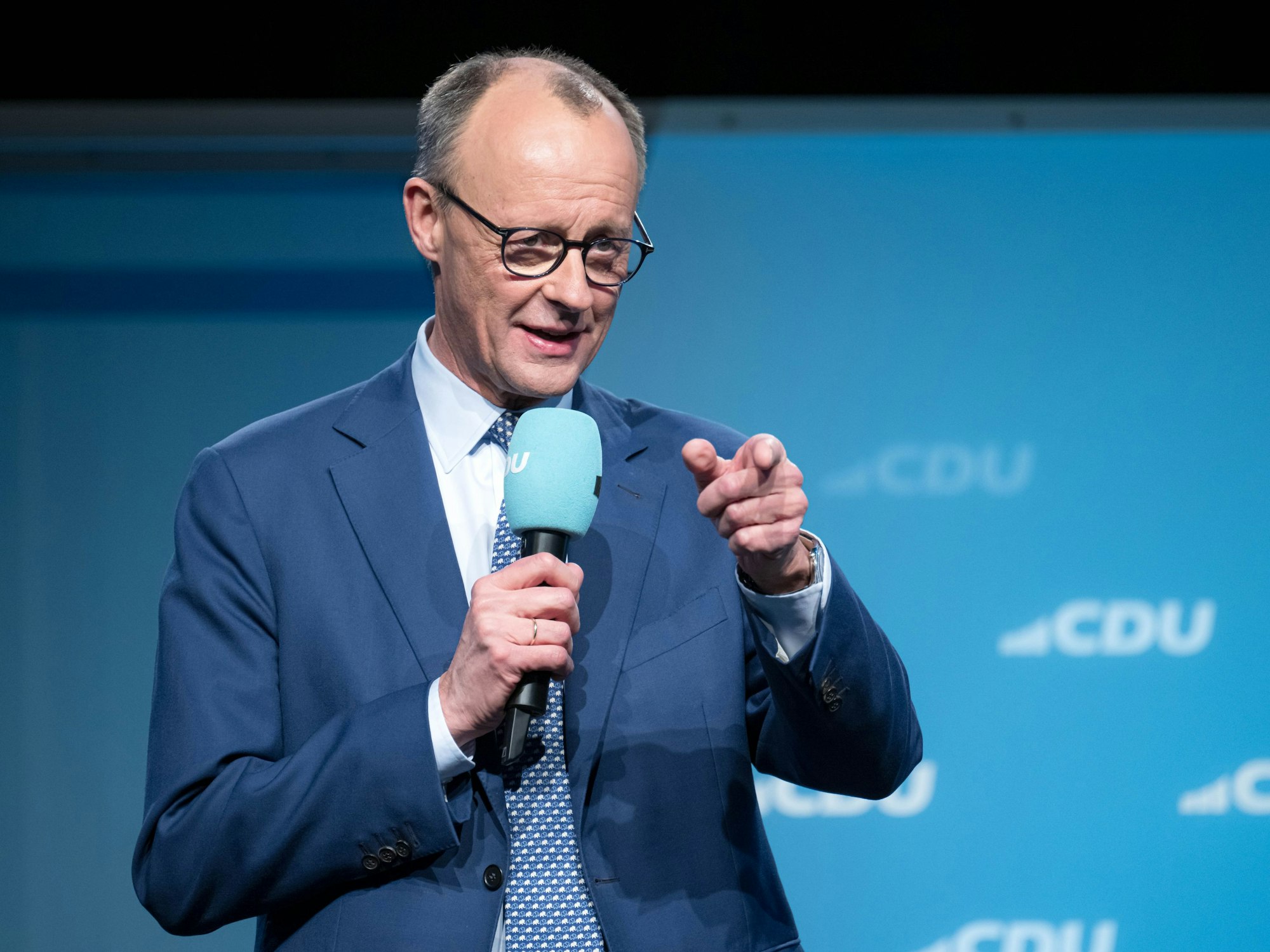 Friedrich Merz, CDU-Bundesvorsitzender und Unions-Kanzlerkandidat, spricht am 19. Februar 2025 bei einer Wahlkampfveranstaltung der CDU in Vechta.