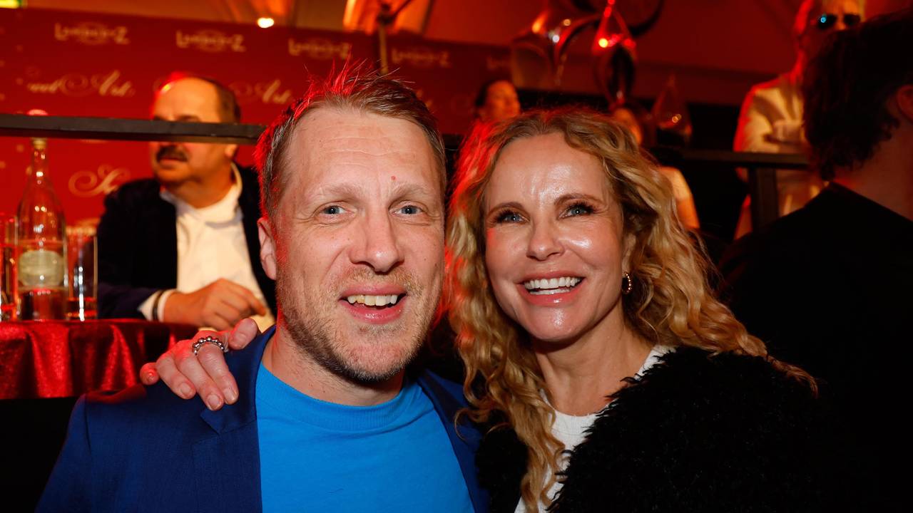 Zu sehen sind Oliver Pocher und Katja Burkard am 03.02.2025 bei der „LAMBERTZ MONDAY NIGHT 2025 - Sweet Art“ im Alten Wartesaal am Dom, Köln.