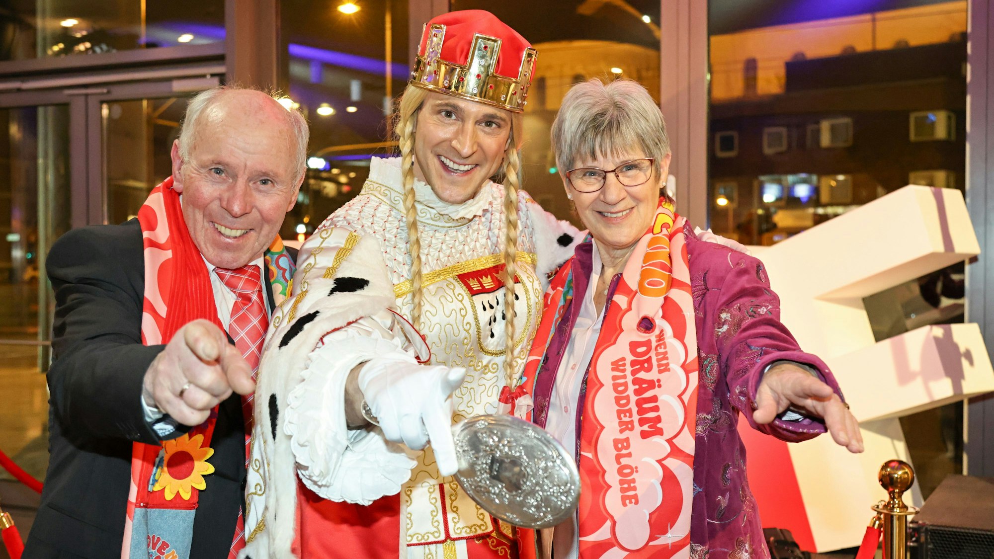Jungfrau Marlis mit den Eltern Waltraud und Heinz Ermen.