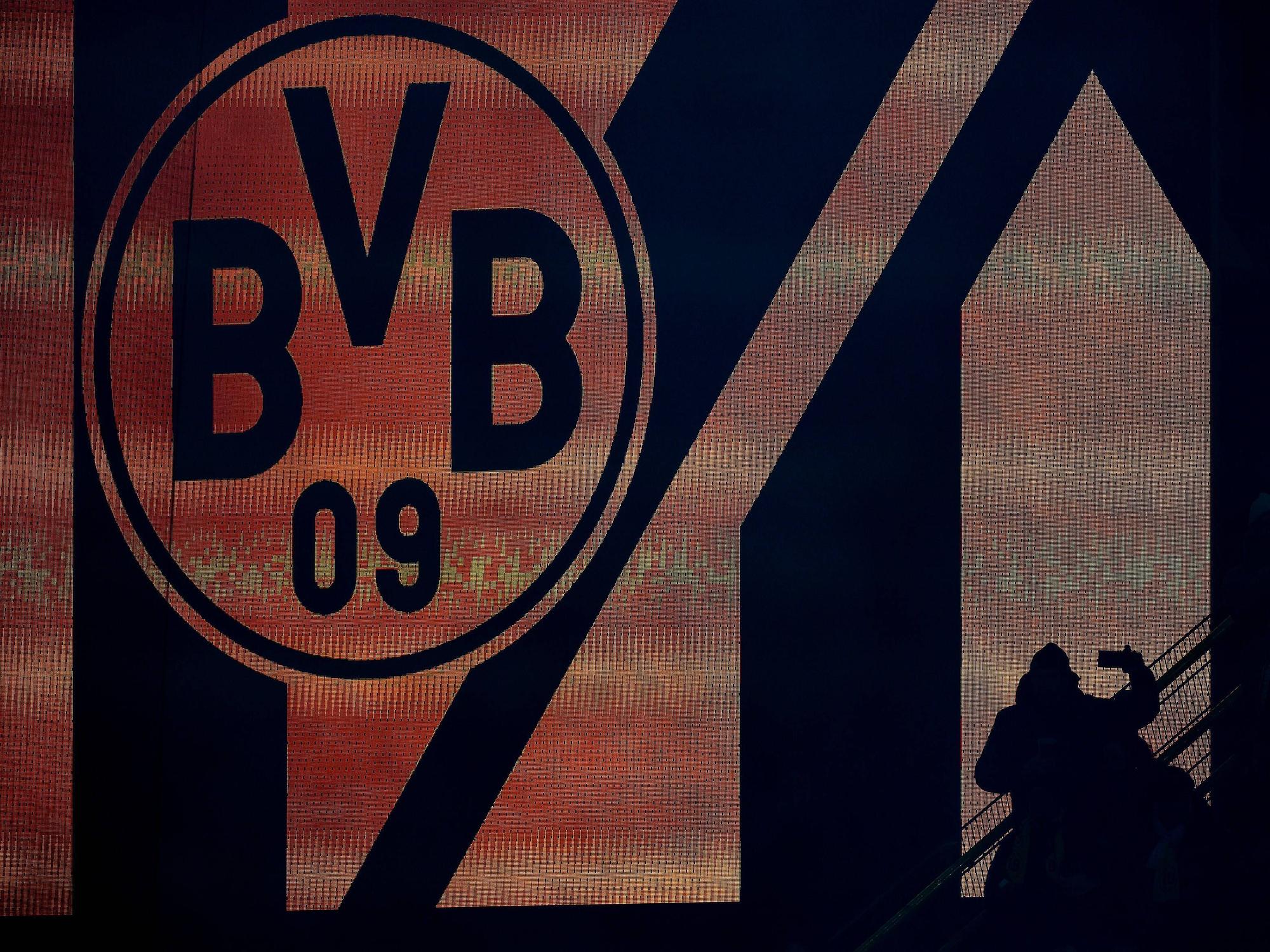 Das BVB-Wappen auf einer Leinwand.