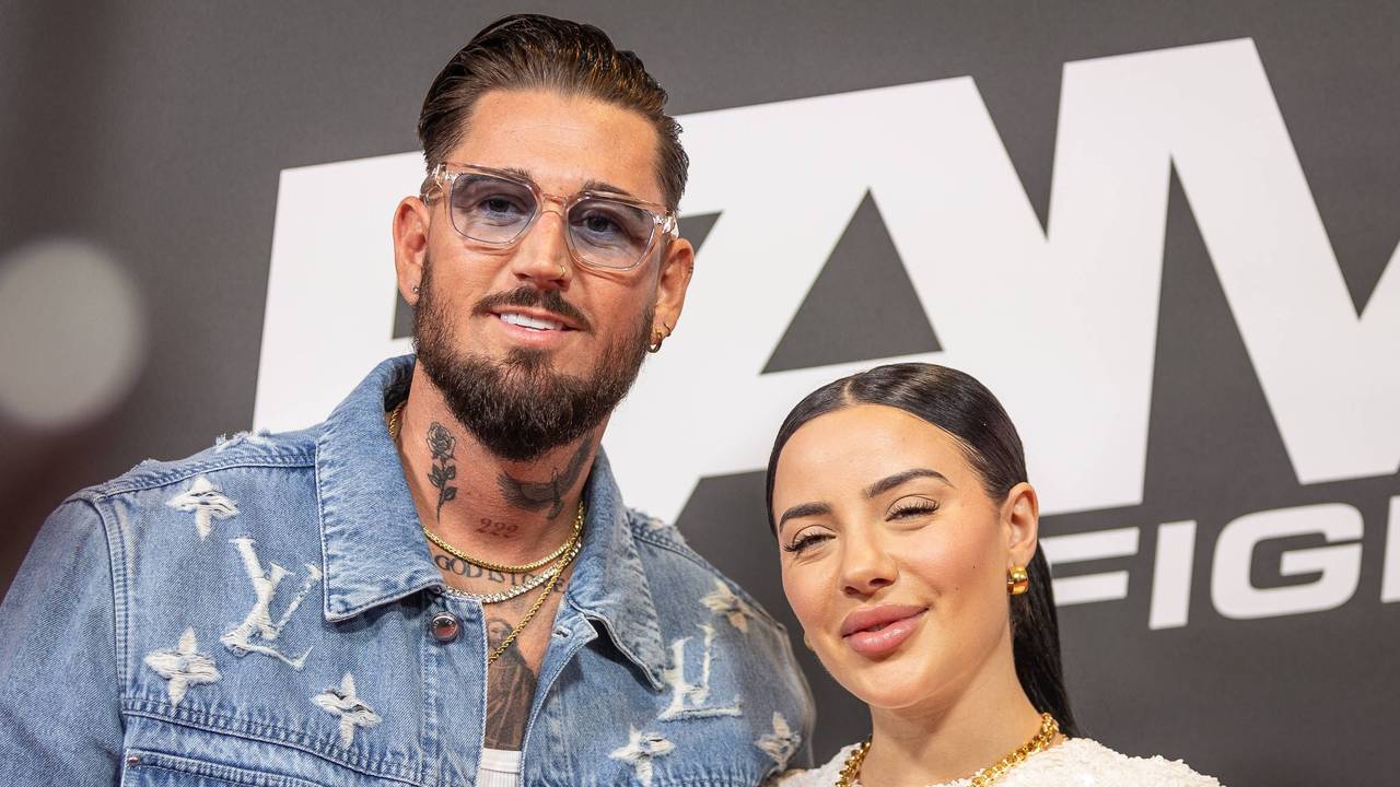 Zu sehen sind Leyla Lahouar und Mike Heiter am 09.11.2024 auf dem Roten Teppich des „Fame Fighting 2024“ in Bonn, Deutschland.