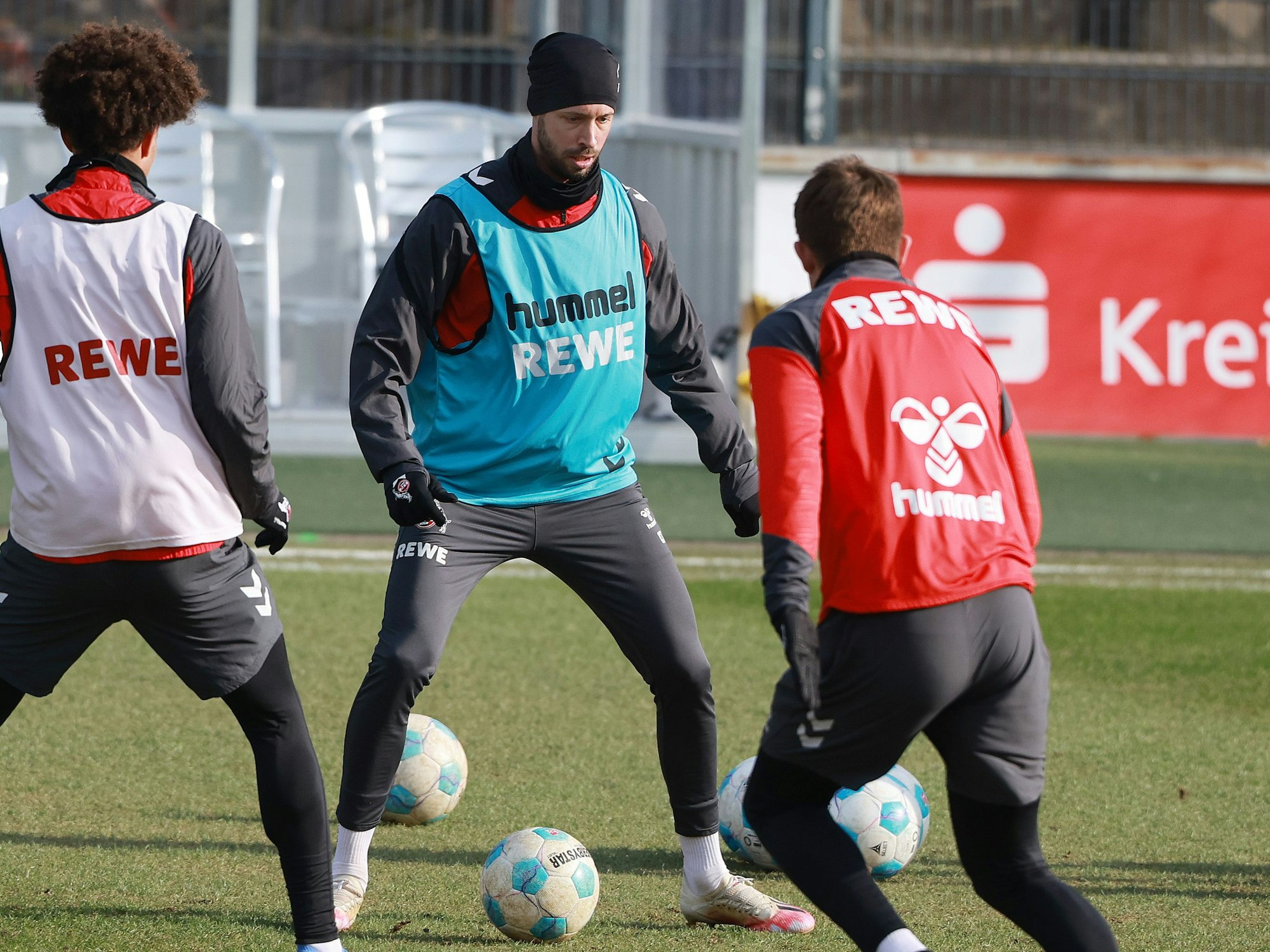 Mark Uth (1. FC Köln) ist wieder am Ball.
