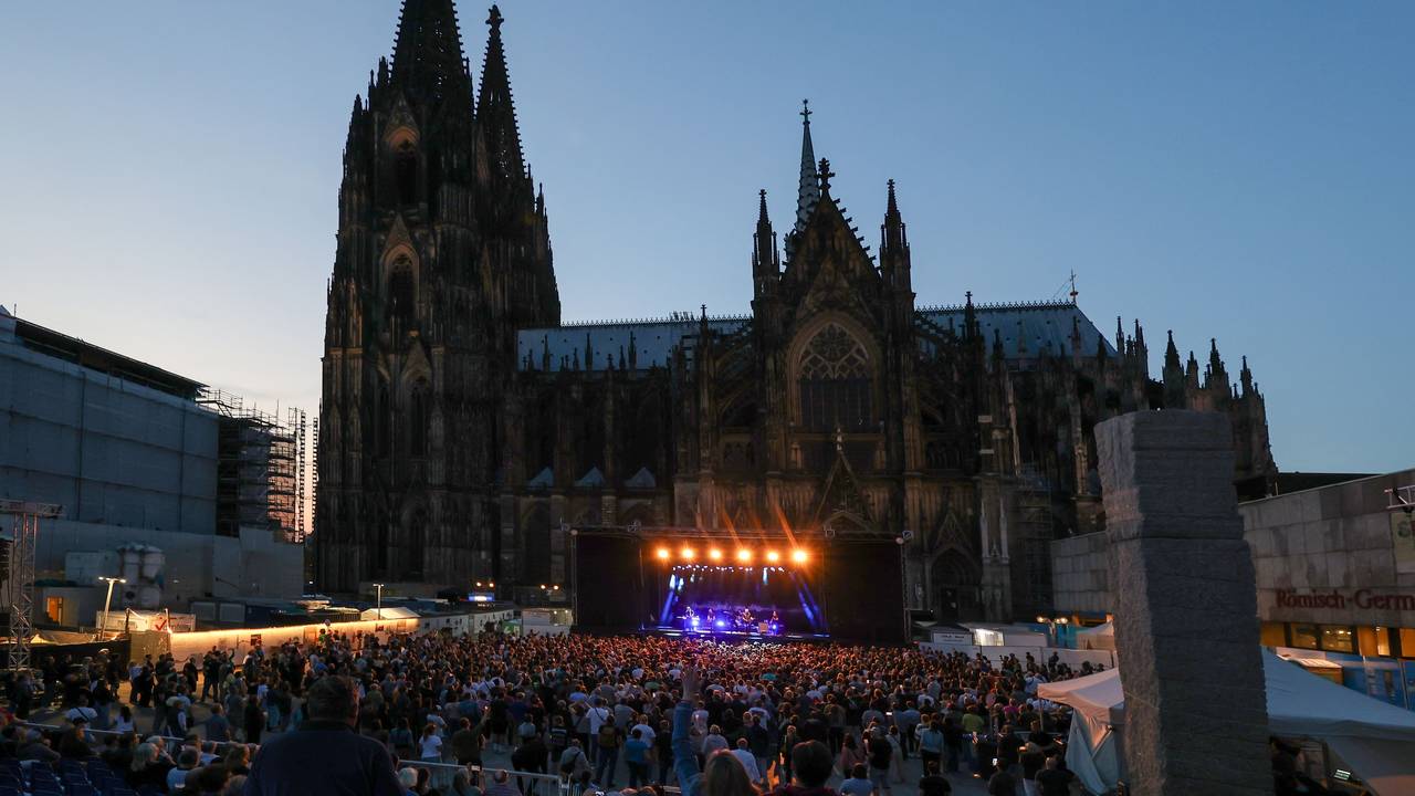 Konzert im Schatten des Kölner Doms bei der Reihe „Weltstars auf dem Roncalliplatz“.
