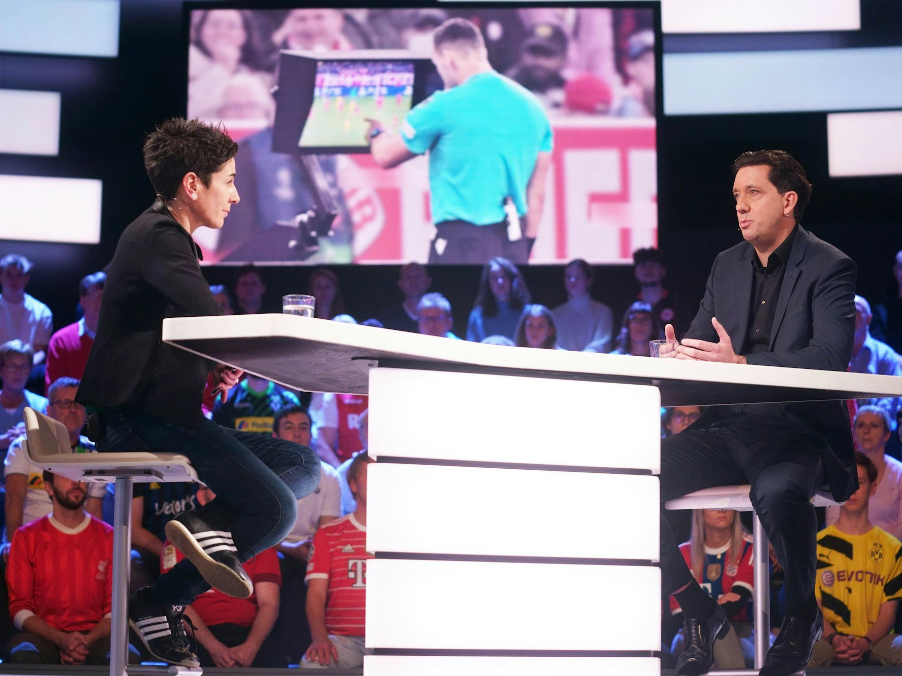 Manuel Gräfe im Gespräch mit Dunja Hayali.