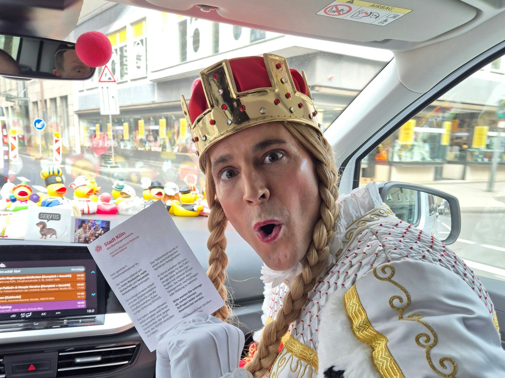 Jungfrau Marlis zeigt das Knöllchen.