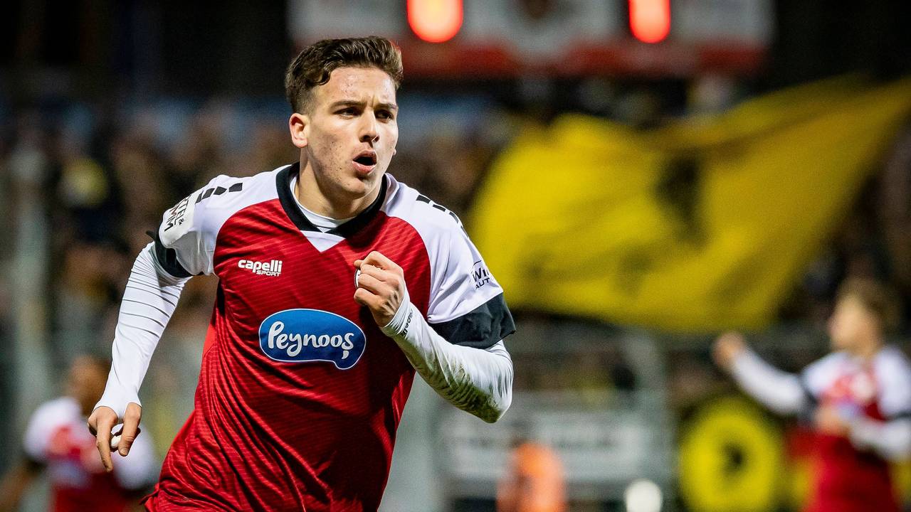 Said El Mala jubelt über seinen Treffer zum zwischenzeitlichen 1:1 gegen Alemannia Aachen.