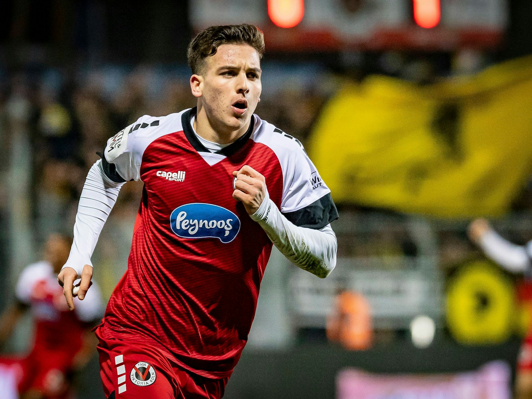 Said El Mala jubelt über seinen Treffer zum zwischenzeitlichen 1:1 gegen Alemannia Aachen.