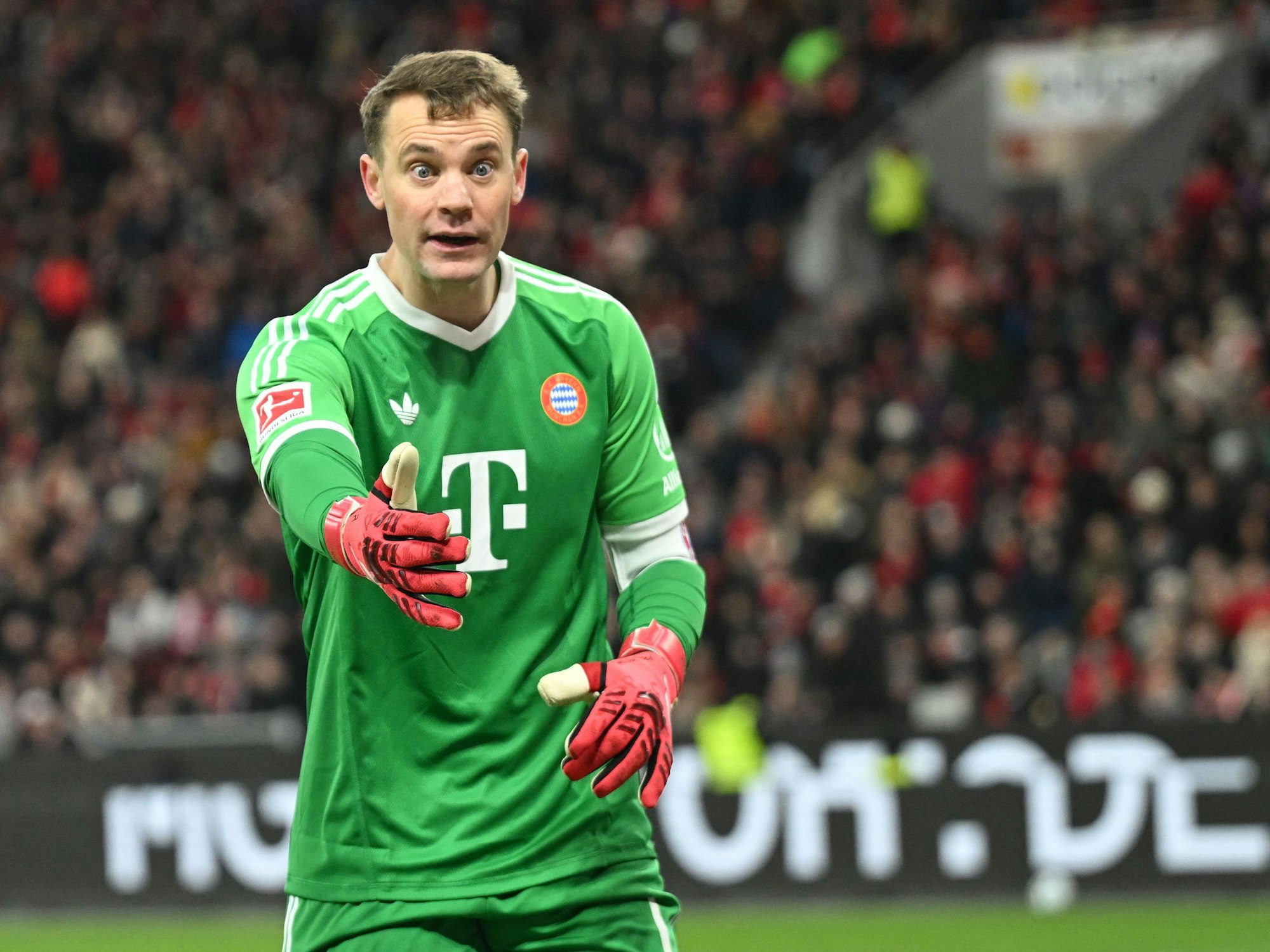 Manuel Neuer während des Bundesligaspiels bei Bayer Leverkusen.