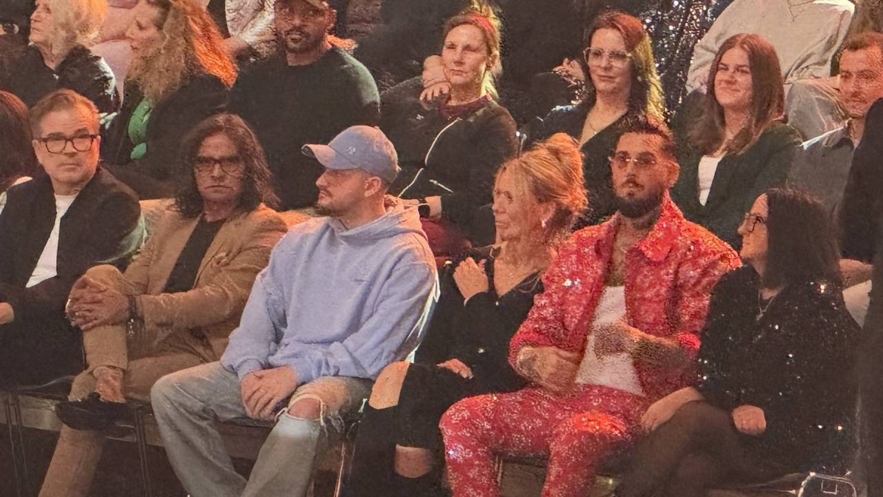 Blick ins Publikum von „Let's Dance”: Neben wem sitzt Mike Heiter da (unten rechts im roten Anzug)?