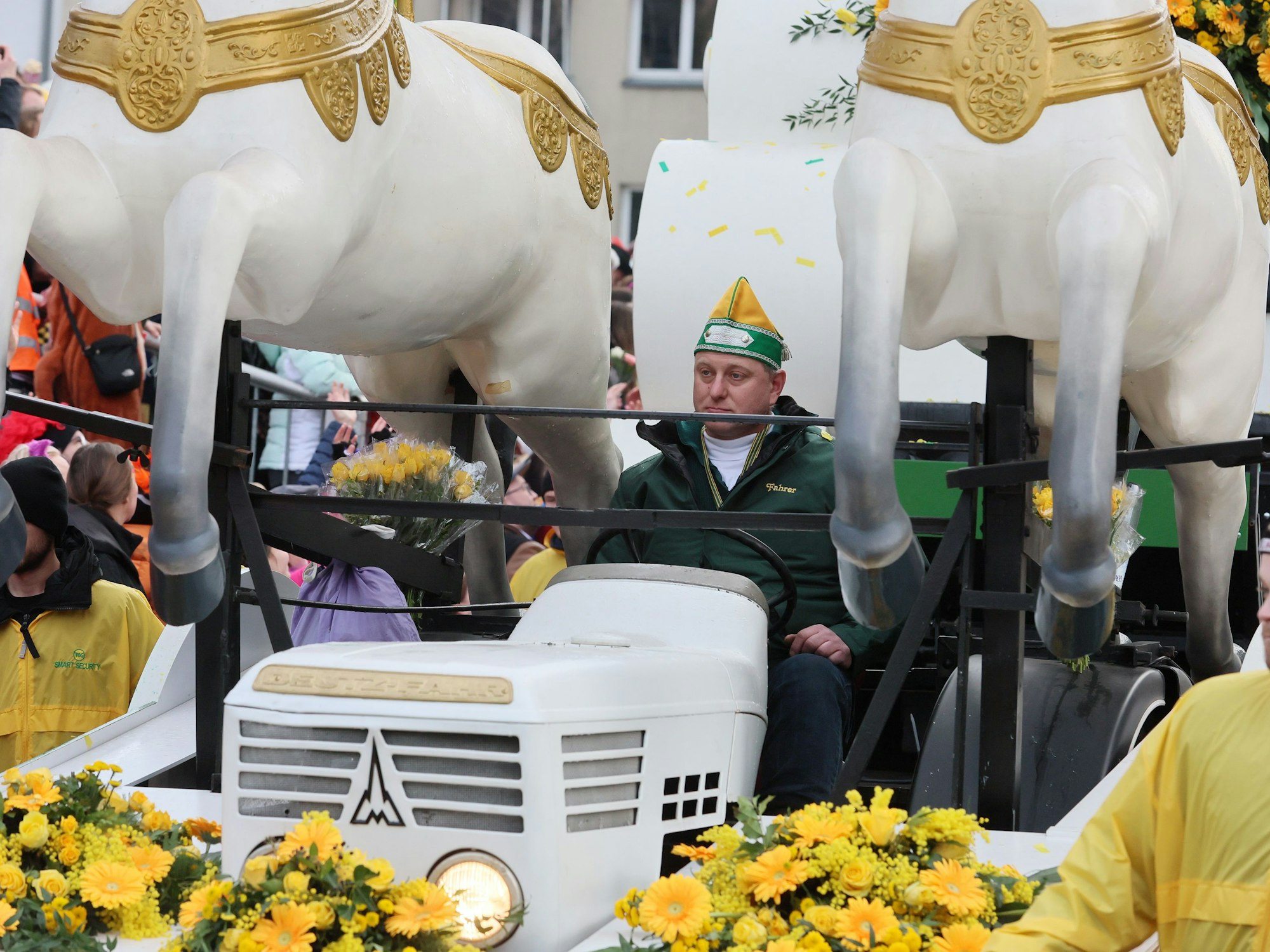 Fahrer der Ehrengarde im Rosenmontagszug.