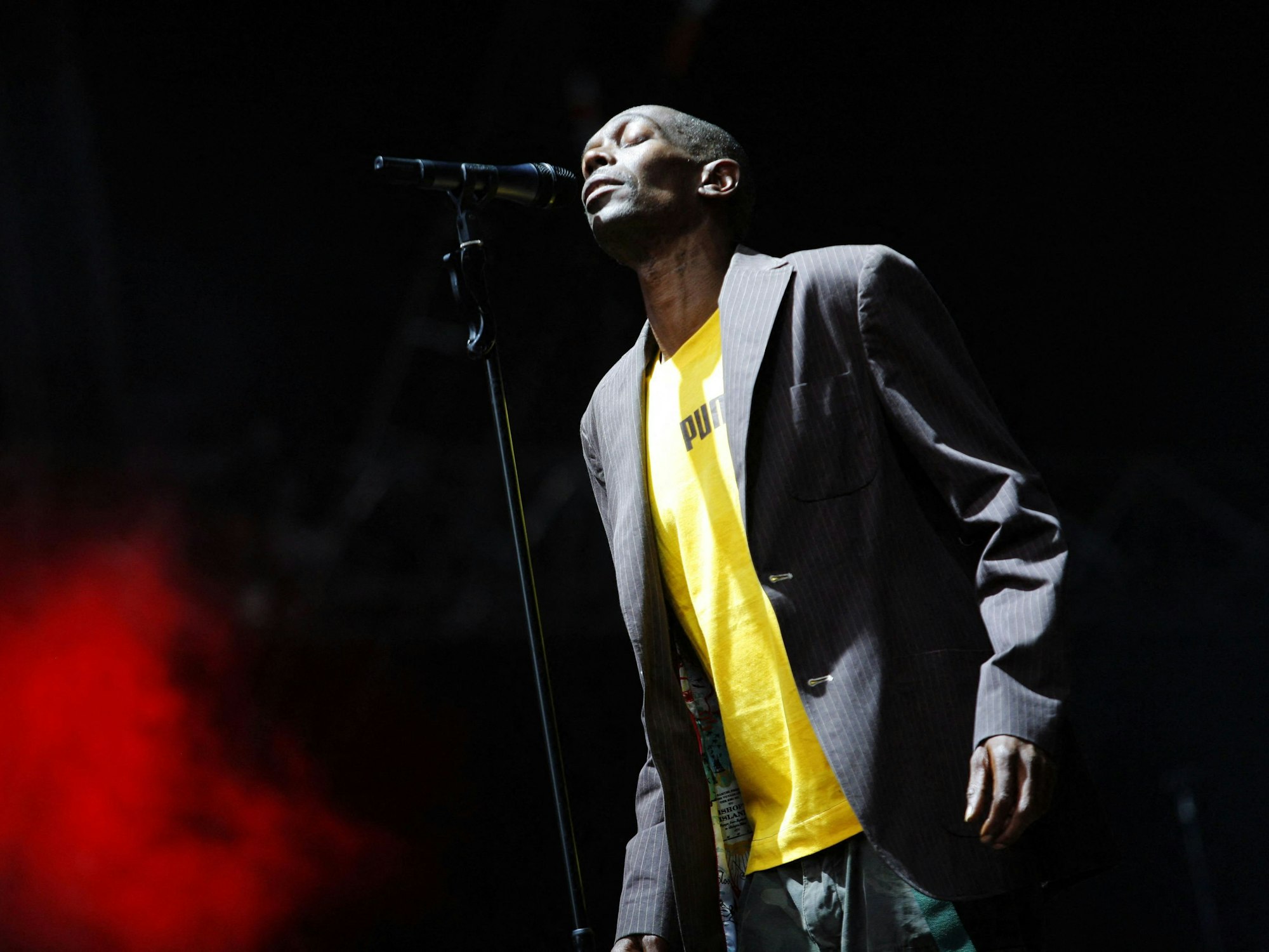 Sänger Maxi Jazz (bürgerlicher Name Maxell Fraser), hier 2007 bei einem Auftritt.