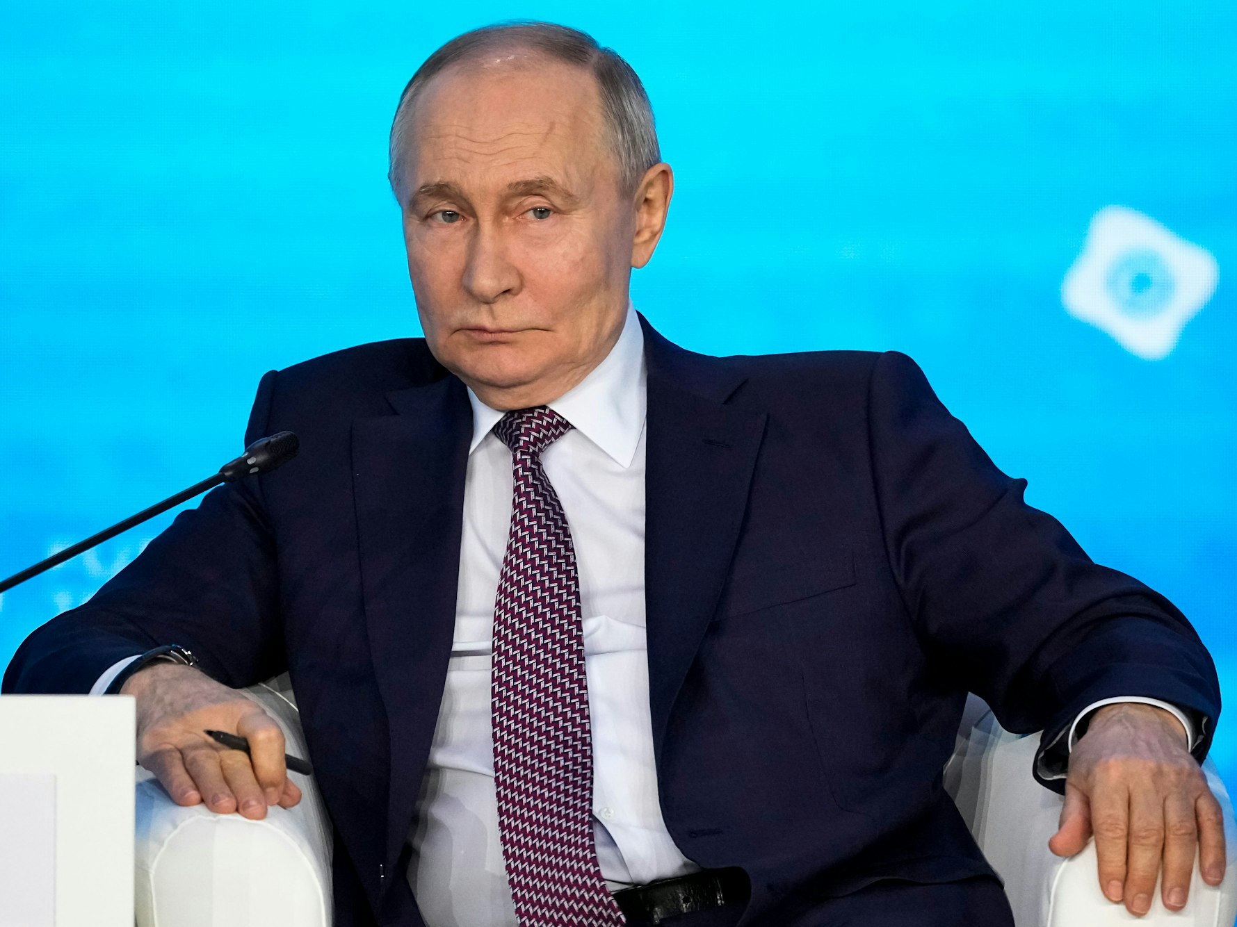 21.02.2025, Russland, Moskau: Der russische Präsident Wladimir Putin nimmt an einem Technologieforum teil. Foto: Pavel Bednyakov/AP/dpa +++ dpa-Bildfunk +++