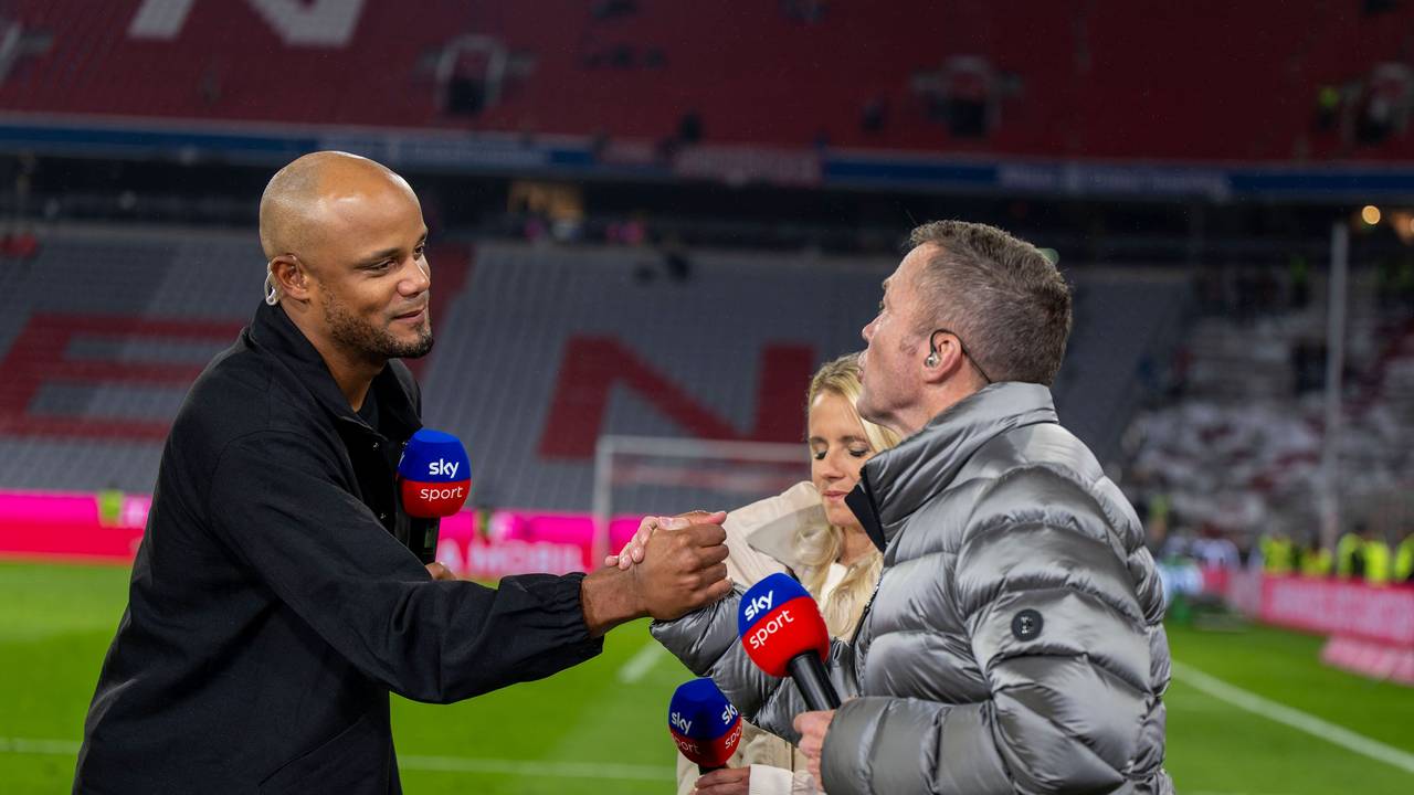 Lothar Matthäus und Vincent Kompany geben sich bei einem Interview die Hand.