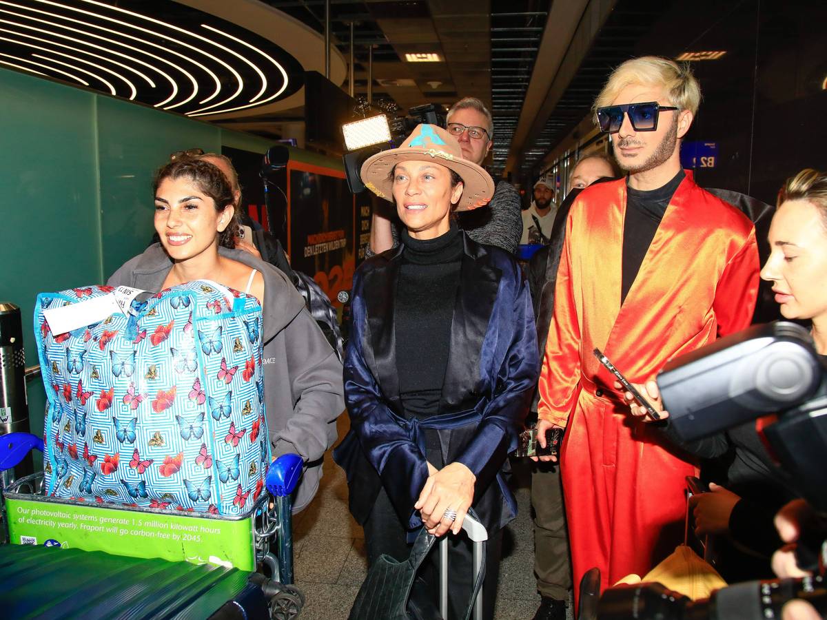 Sam Dylan mit weiteren Dschungelcamp-Stars.