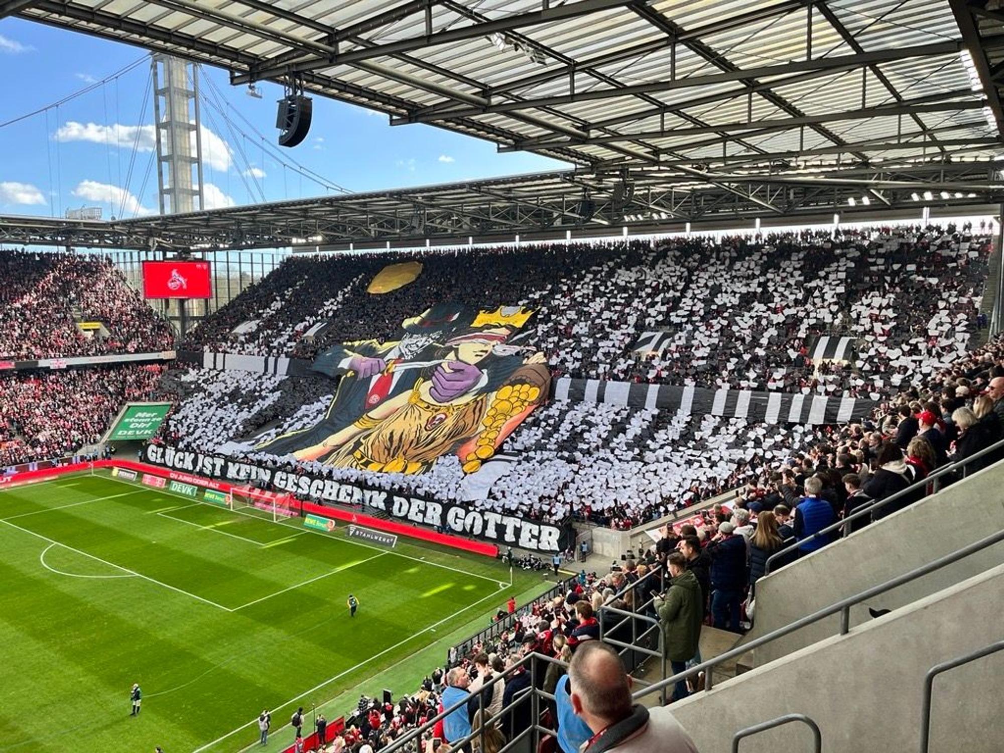 Die große Choreo vor dem FC-Spiel gegen Düsseldorf.