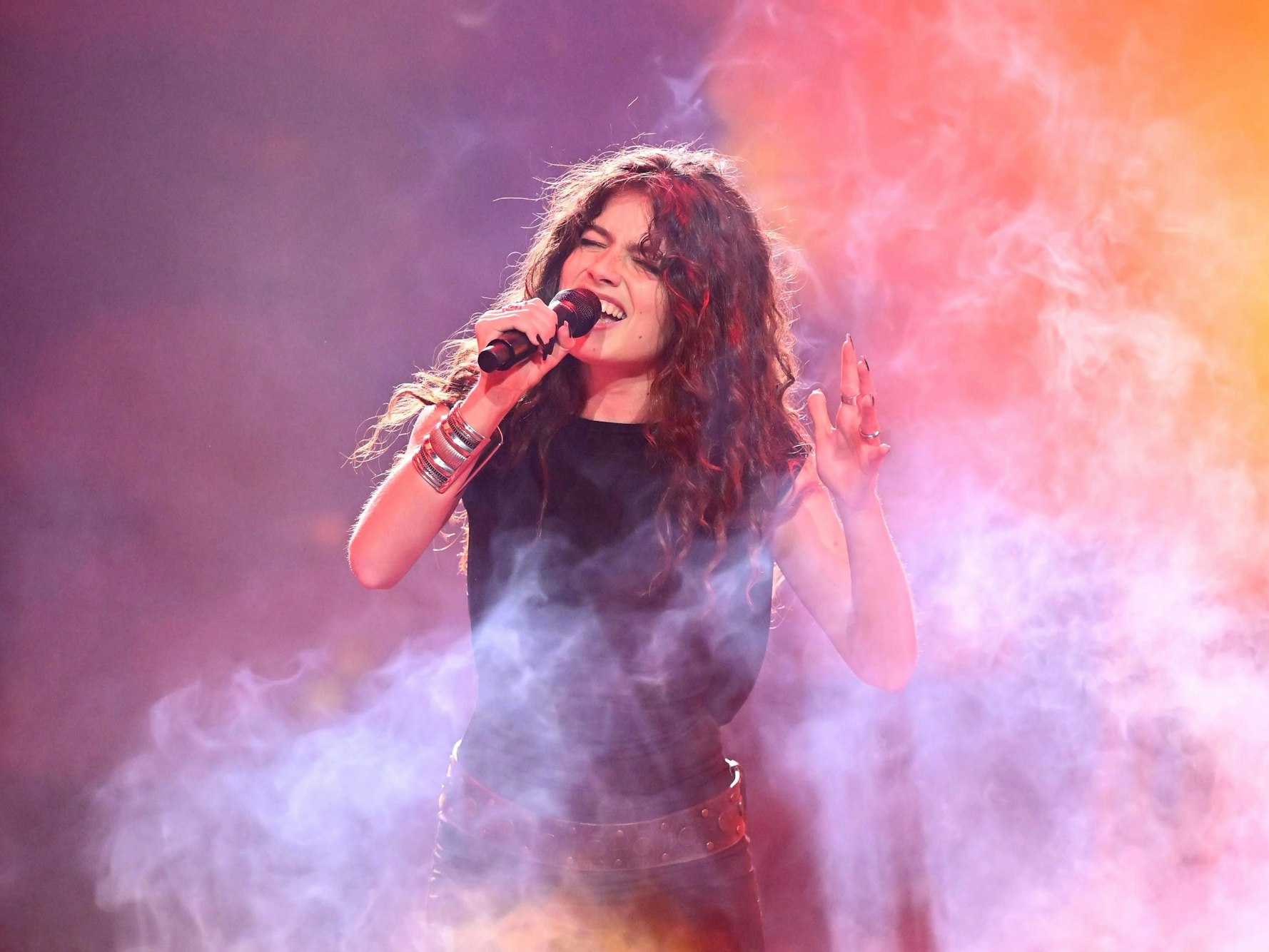 Abor & Tynna aus Wien, hier ein Foto der Sängerin aus der ersten Show beim deutschen Vorentscheid des Eurovision Song Contest (ESC), haben auch das Publikum zu Hause vor den Bildschirmen mit ihrem modernen Hit „Baller“ überzeugt.