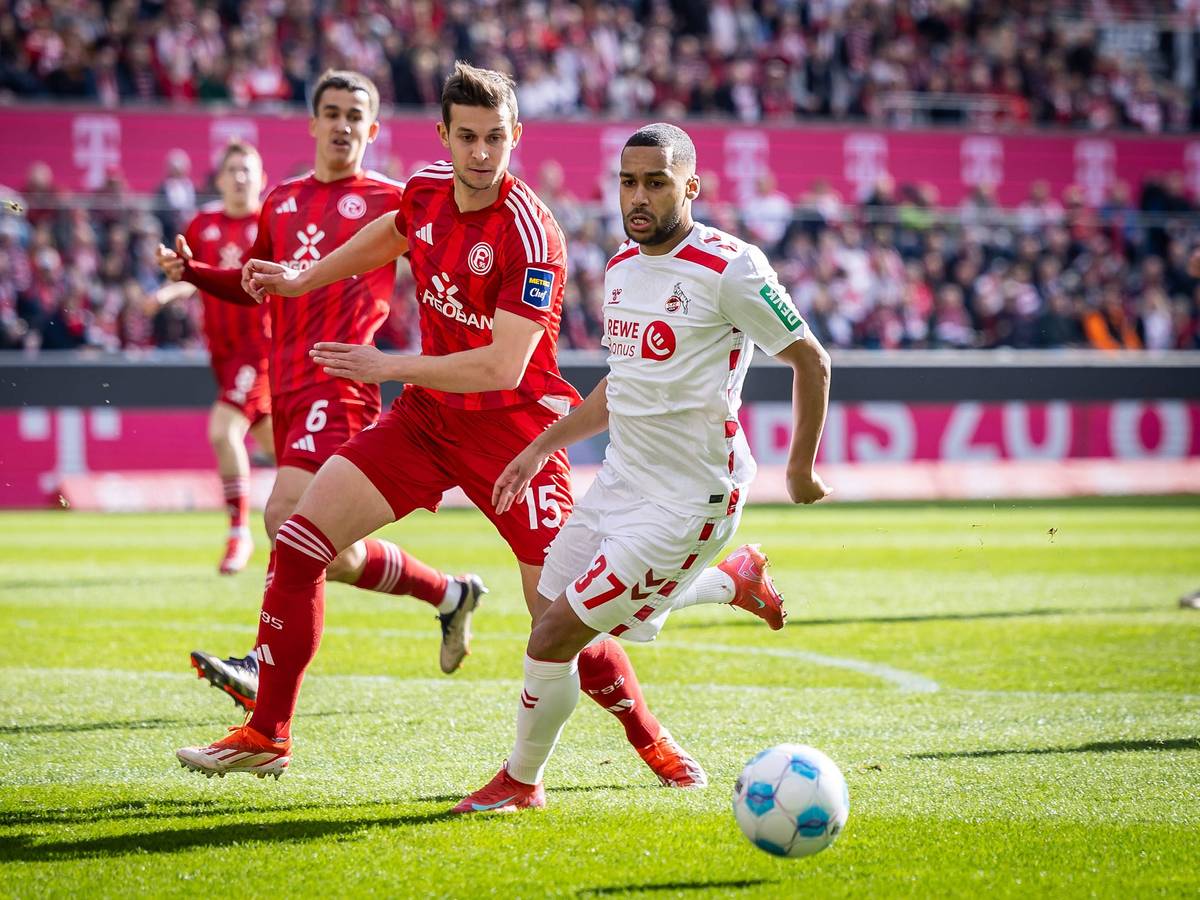 Linton Maina im Zweikampf mit Tim Oberdorf.