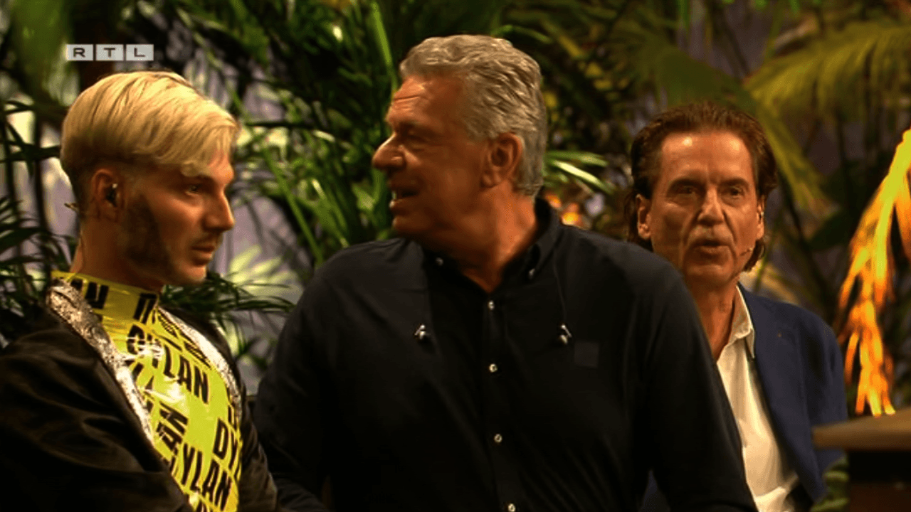 Sam Dylan (l.) ist nach der Techtelmechtel-Aussage von Jörg Dahlmann (r.). Jürgen Hingsen (Mitte) kann es nicht fassen.