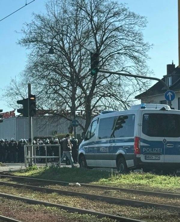 Chaos vor dem Derby auf der Aachener Straße.