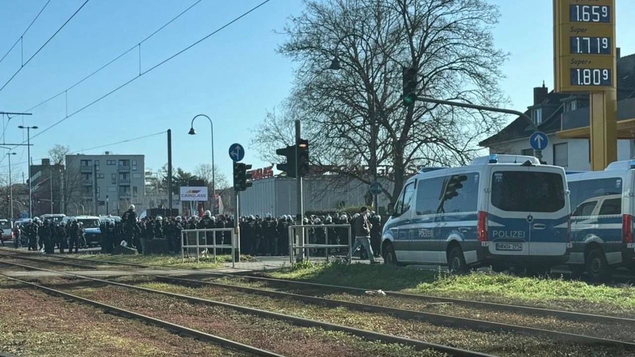Chaos vor dem Derby auf der Aachener Straße.