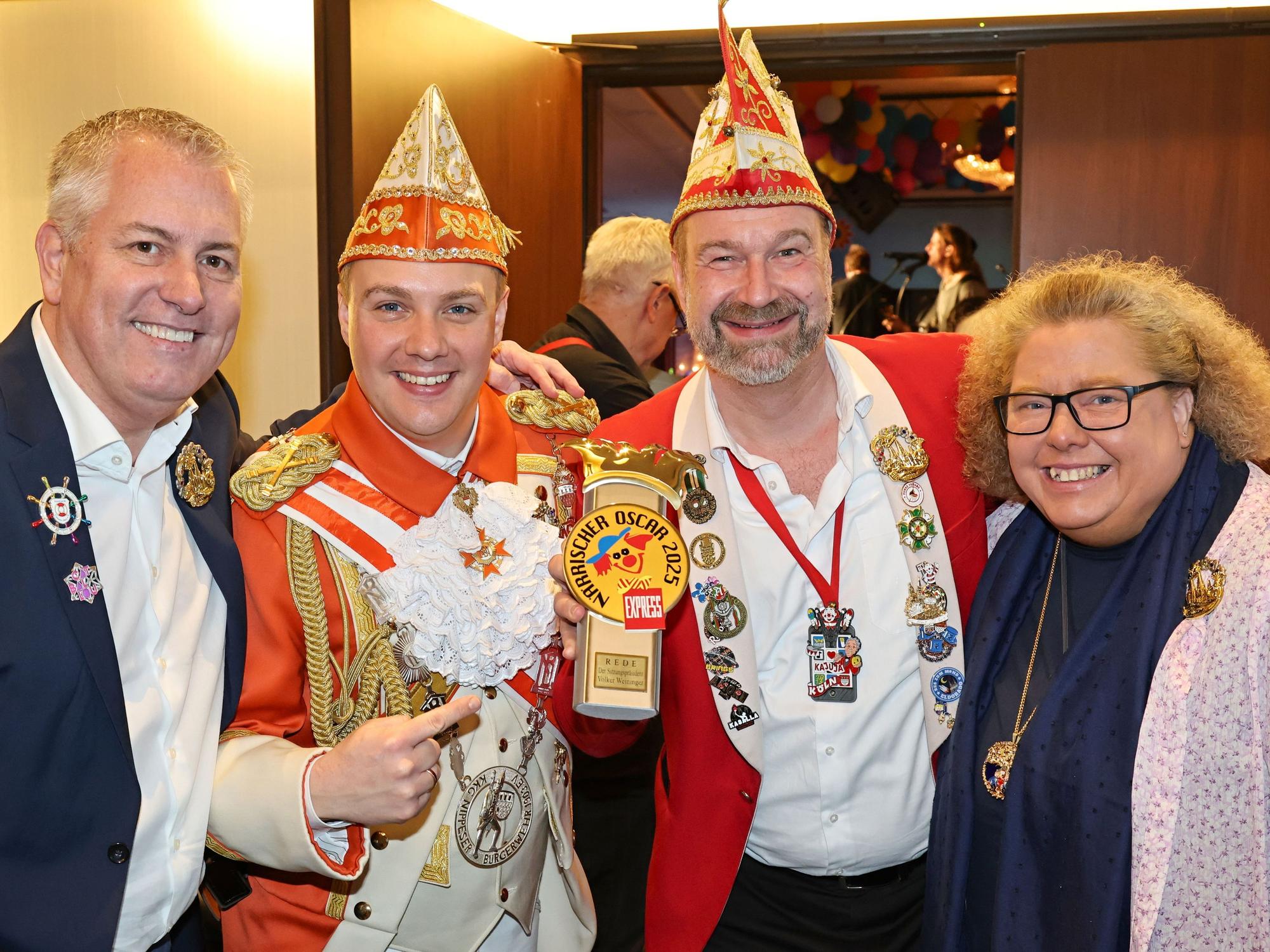 Marcel Schwamborn, Michael Gerhold, Volker Weininger und Daniela Decker mit dem Oscar.