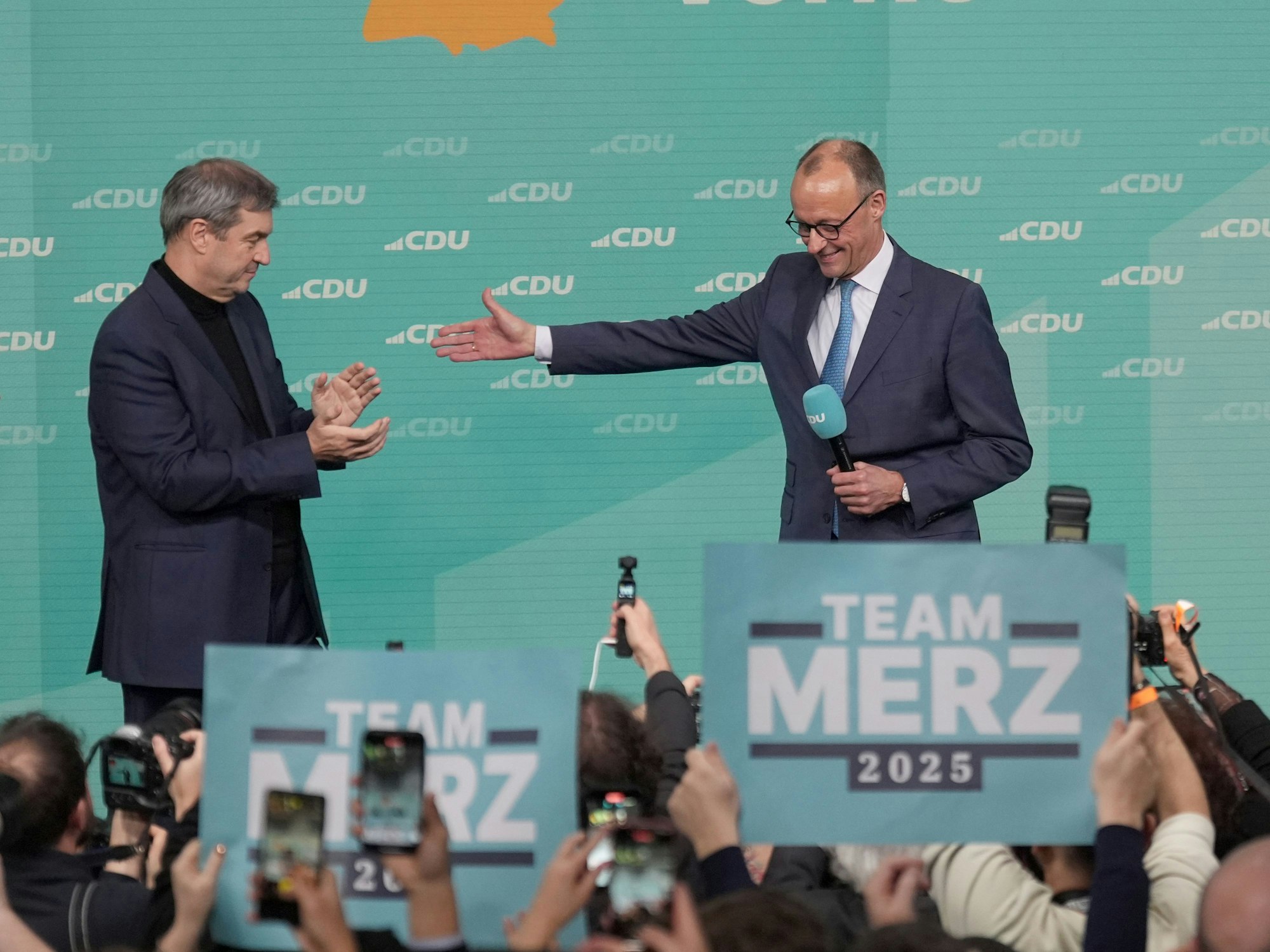 Friedrich Merz und Markus Söder auf der Bühne im Konrad-Adenauer-Haus der CDU in Berlin.