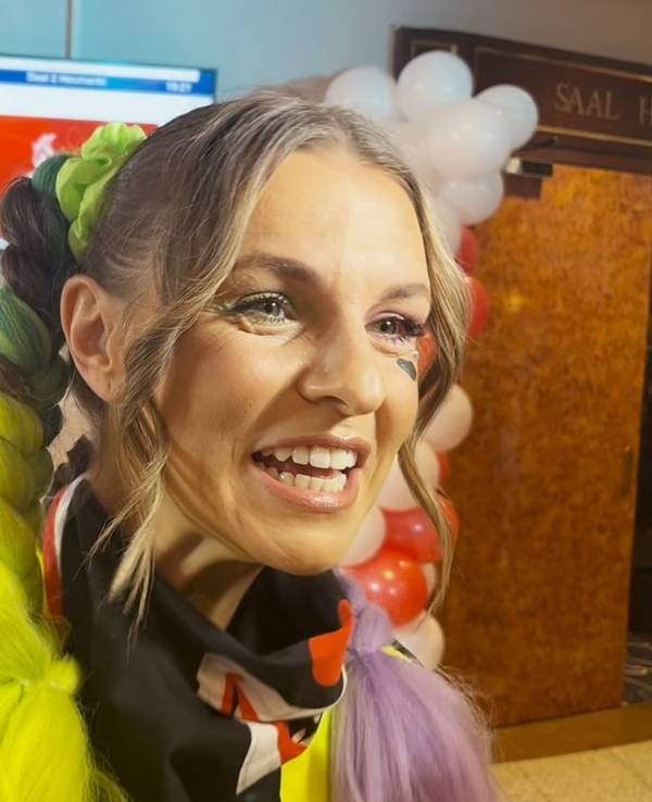 Laura Wontorra bei der Karnevalssitzung des 1. FC Köln am 25. Februar 2025.