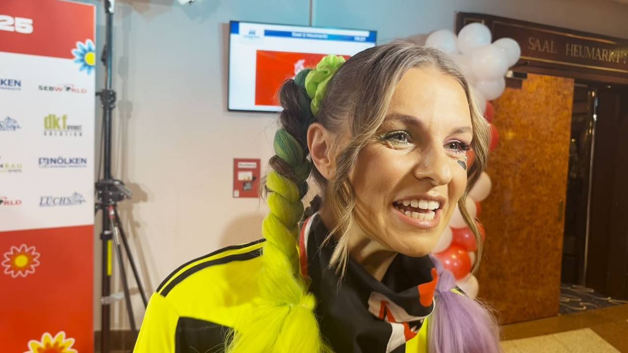 Laura Wontorra bei der Karnevalssitzung des 1. FC Köln am 25. Februar 2025.