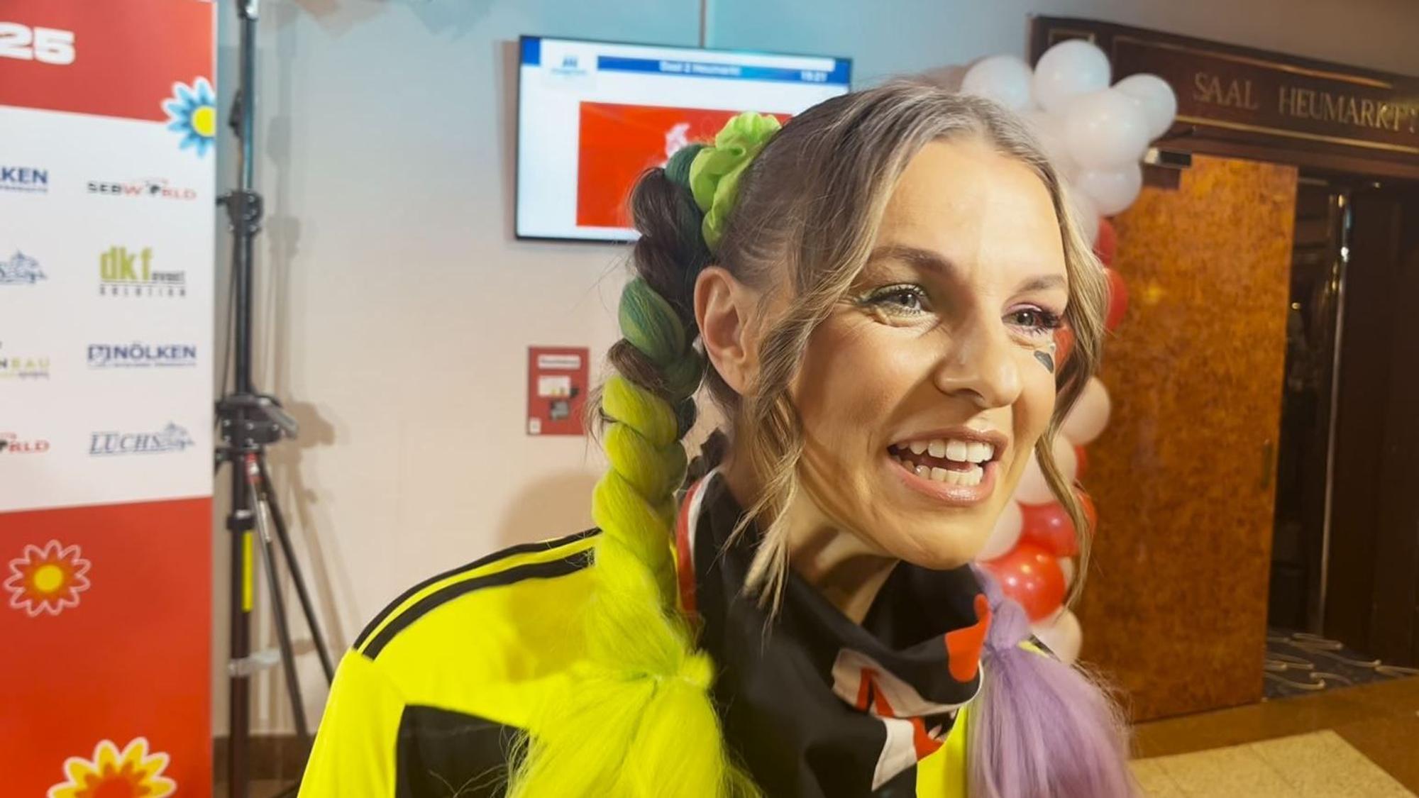 Laura Wontorra bei der Karnevalssitzung des 1. FC Köln am 25. Februar 2025.