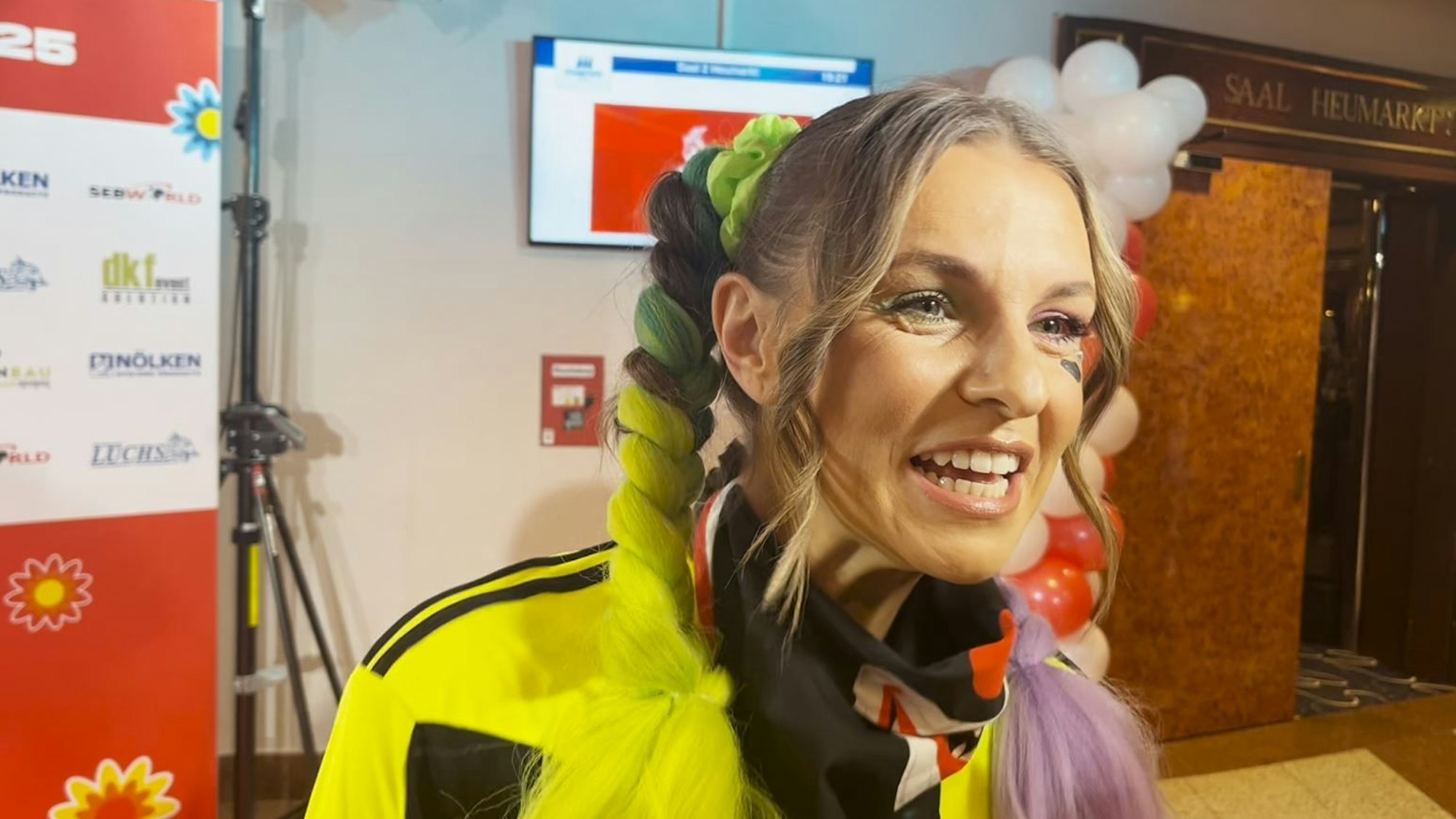 Laura Wontorra bei der Karnevalssitzung des 1. FC Köln am 25. Februar 2025.