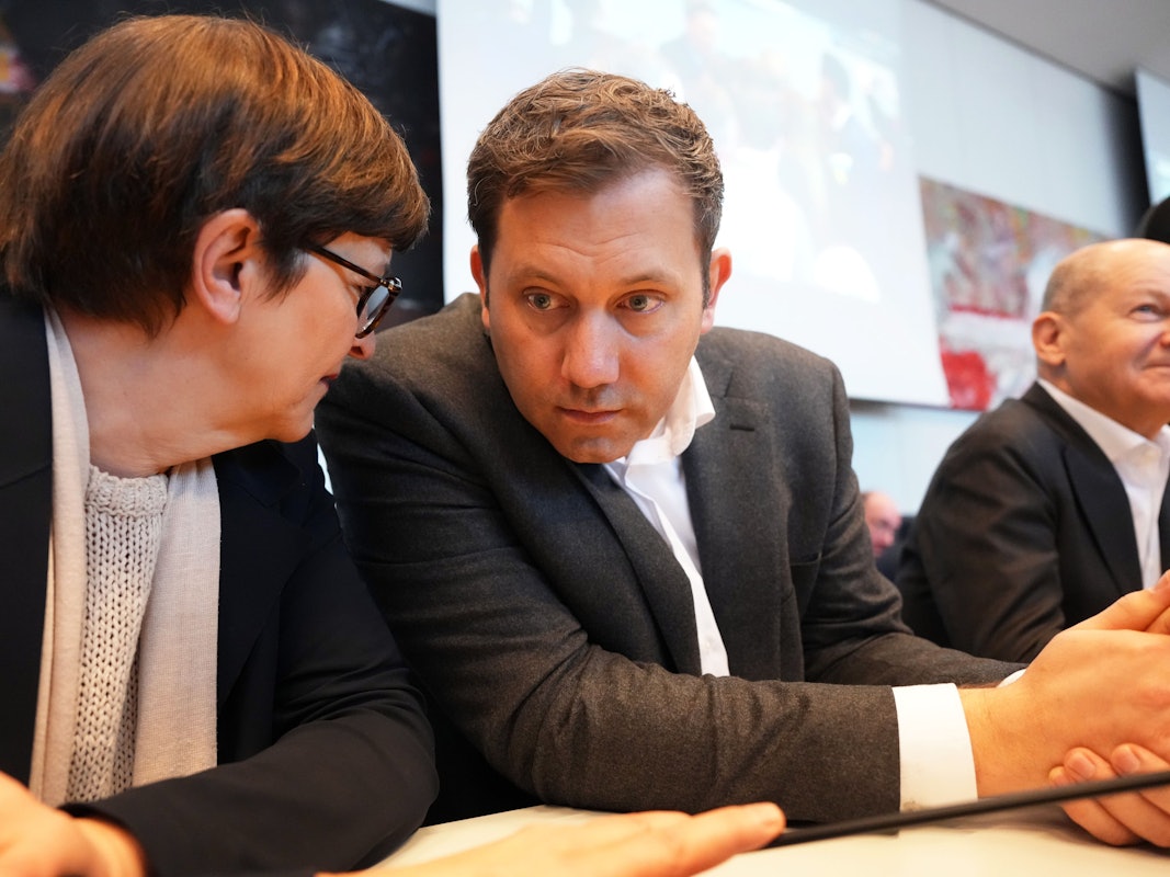 Die SPD-Bundesvorsitzenden Saskia Esken und Lars Klingbeil: Nach dem Wahldebakel werden Forderungen laut, dass Esken zurücktreten soll.